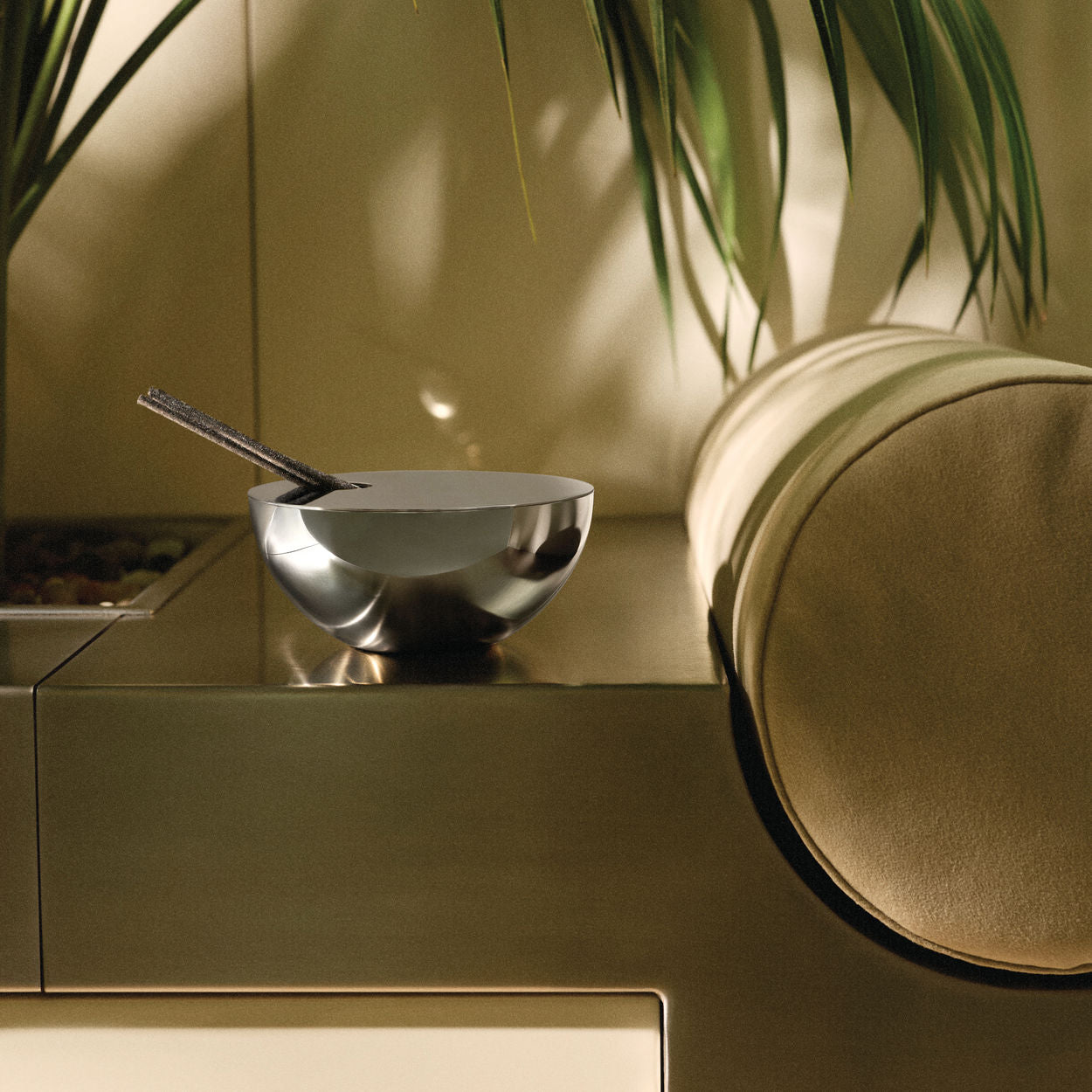 ROCC MARBLE Scent Diffuser - woody notes, styrax resin, and leather