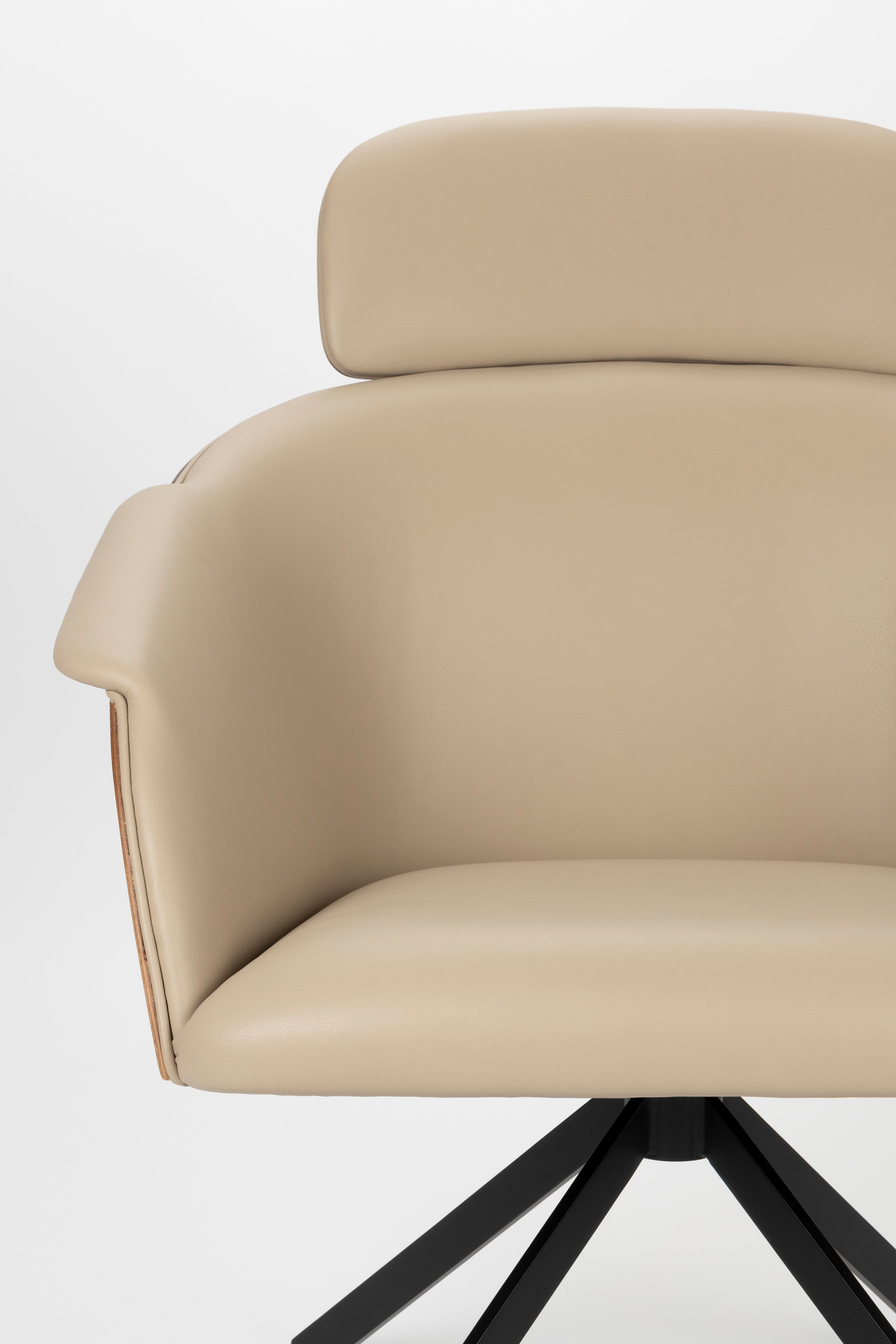 Frie -Sessel Beige Eco -Leder mit einer schwarzen Basis