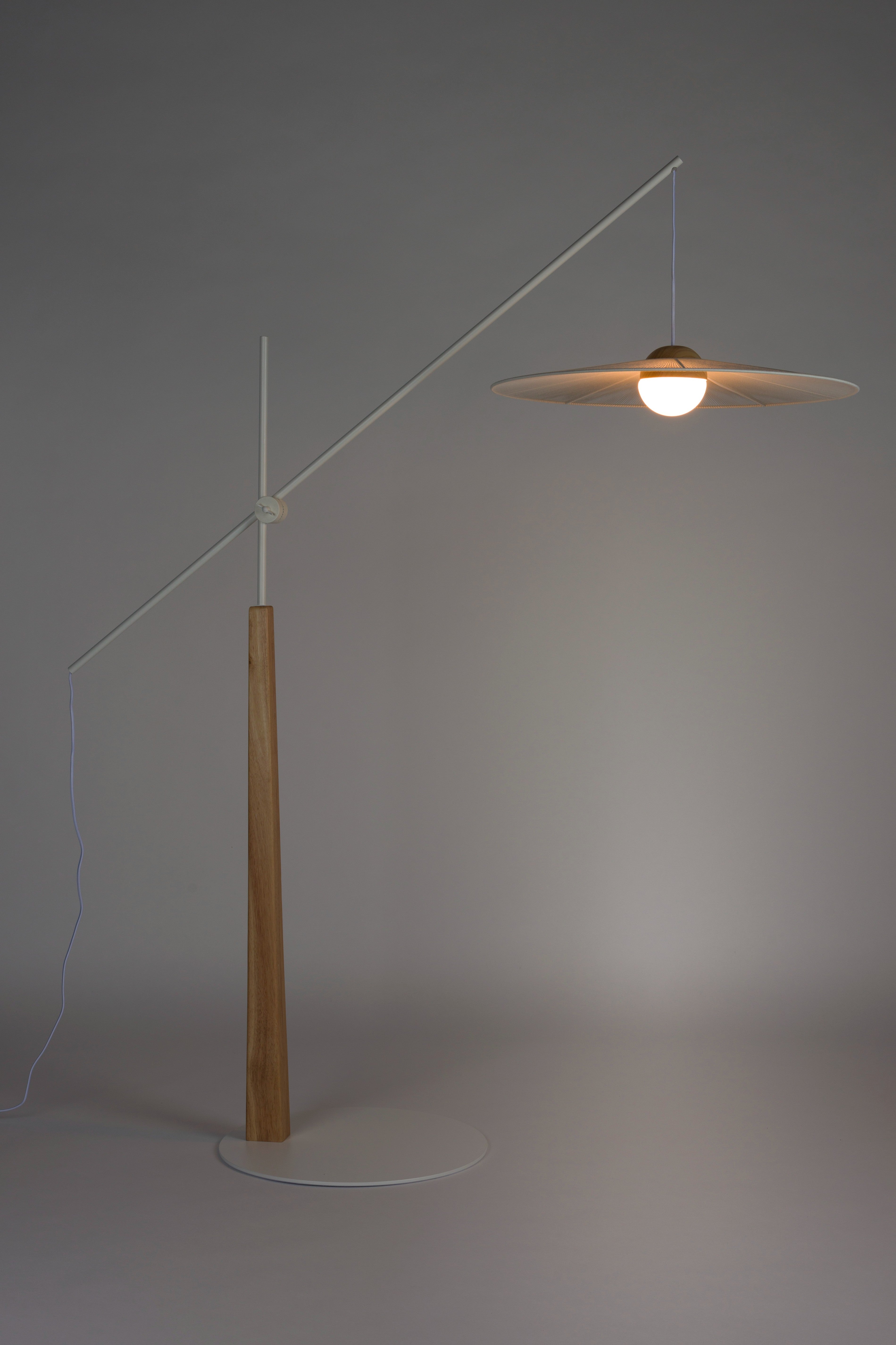 Floor lamp with arm BELLE broken white