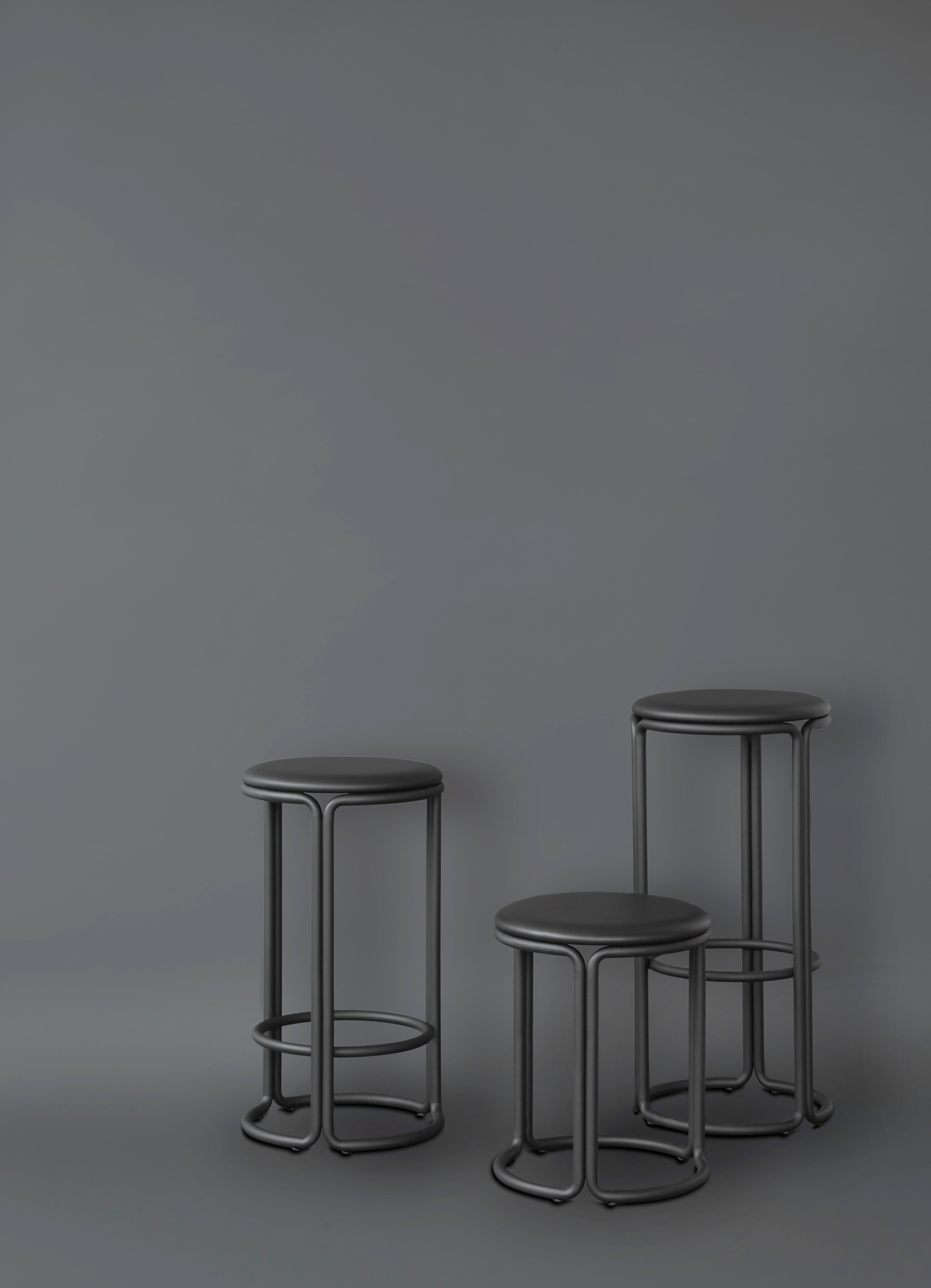 Hocker HARDIE schwarz mit schwarzem Sitz