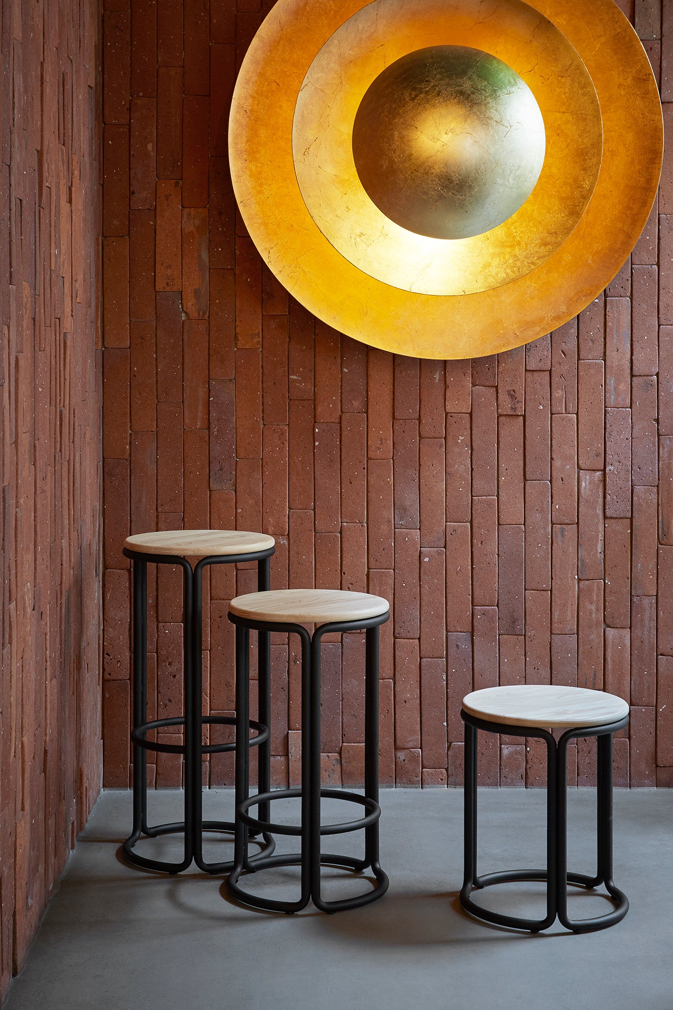 Hocker HARDIE schwarz mit schwarzem Sitz
