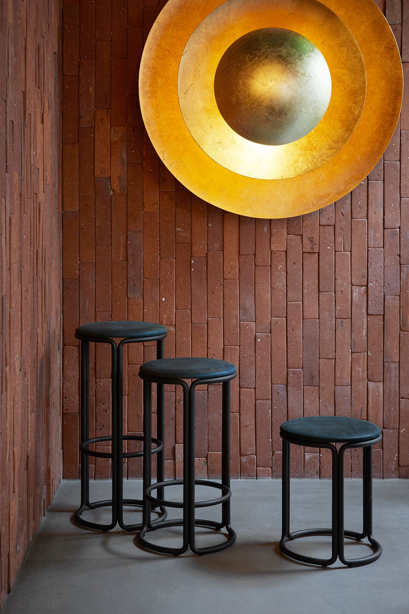 Hocker HARDIE schwarz mit schwarzem Sitz