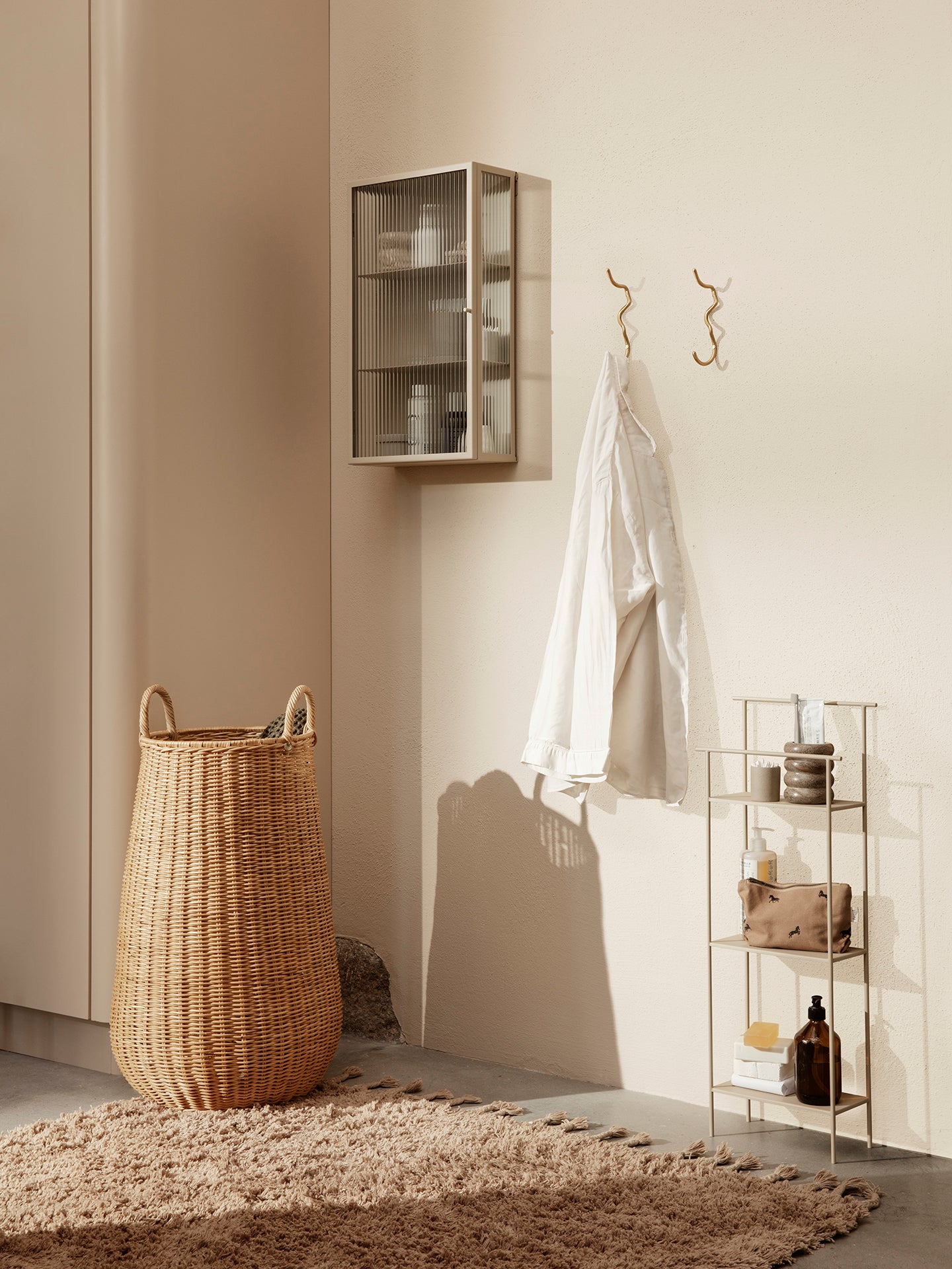 AMASS WHITE PEPPER sand rug