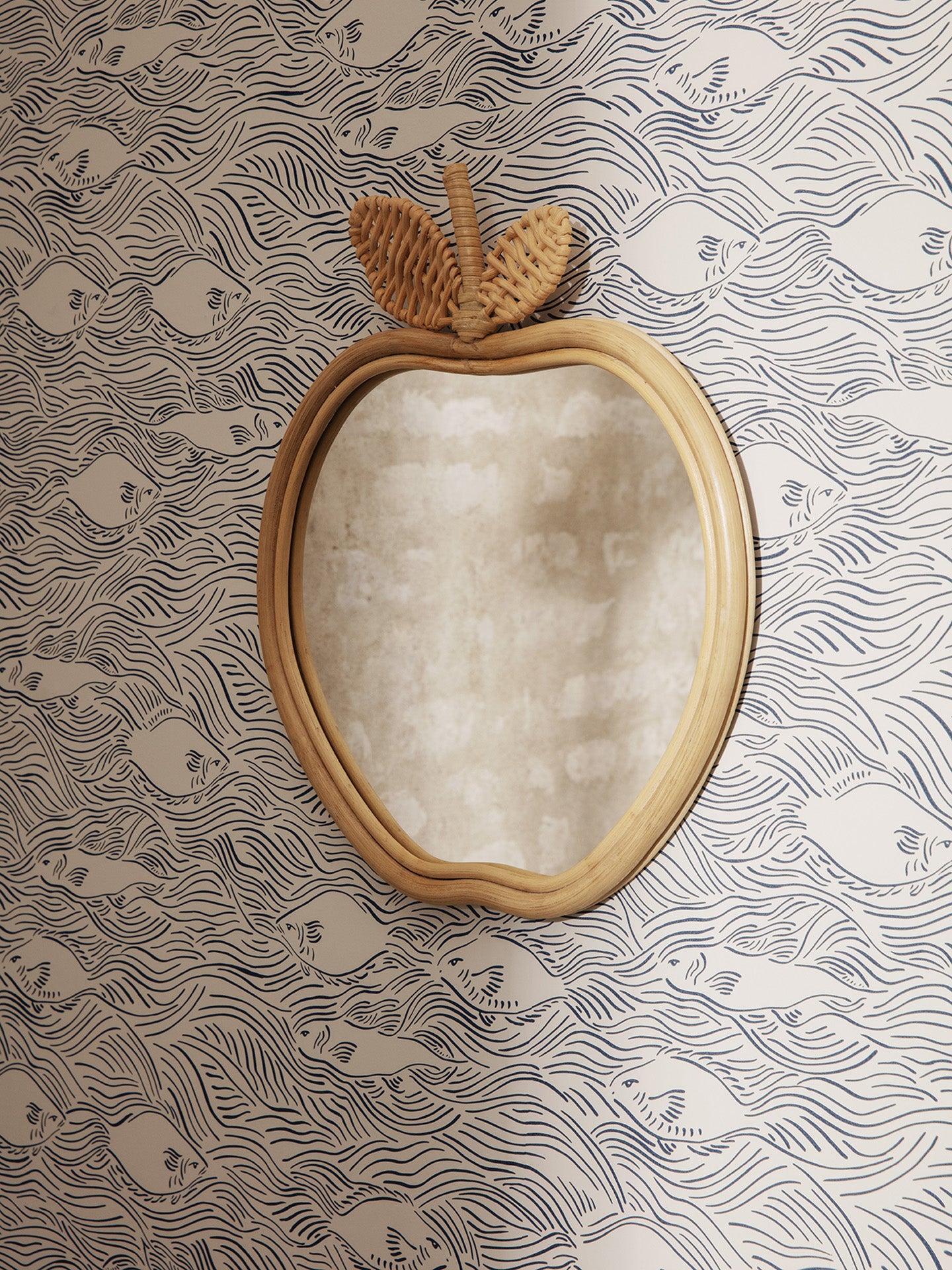 APPLE rattan mirror