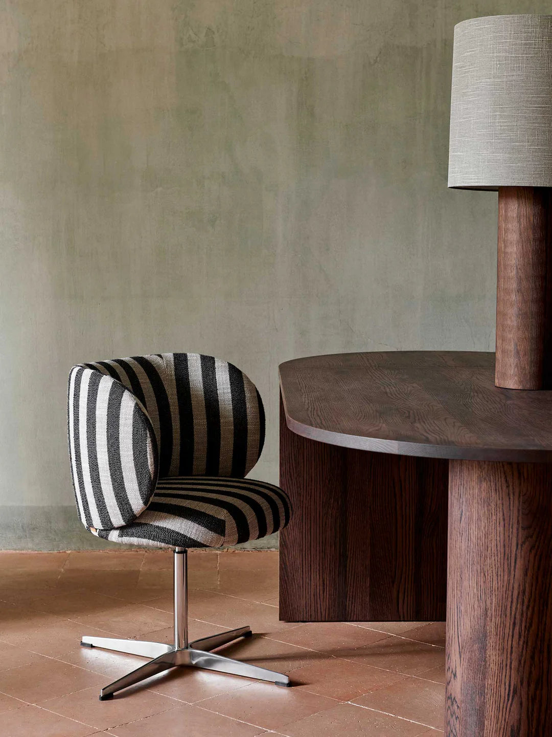 Chair with armrests Rico Louisiana Black and White with a black base