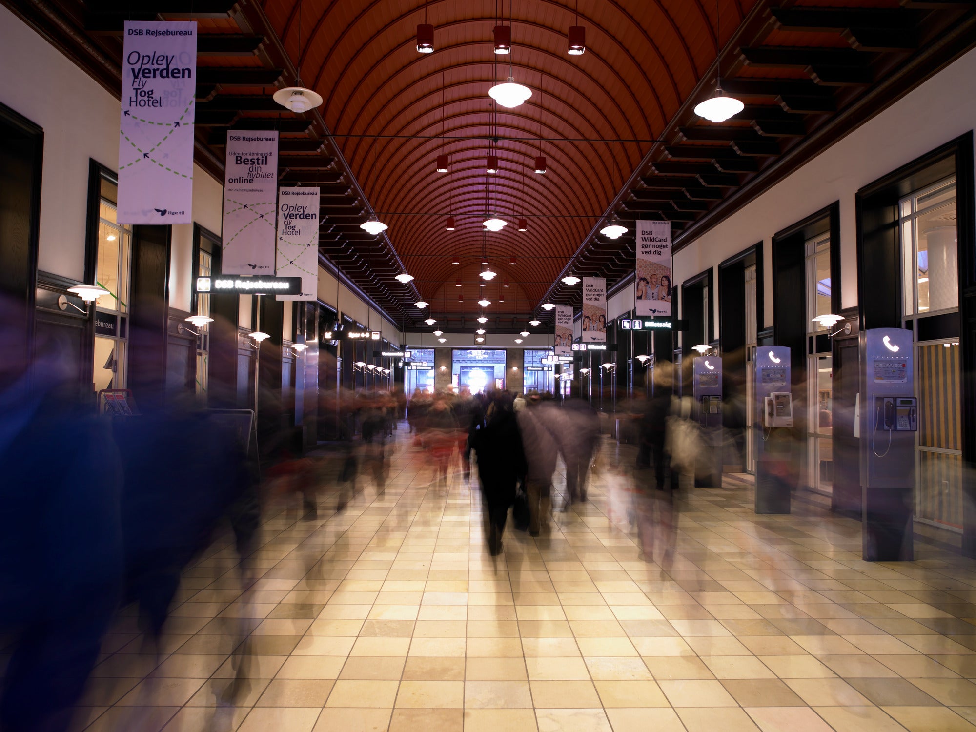 Wandleuchte PH 3/2 weiß mit verchromtem Sockel