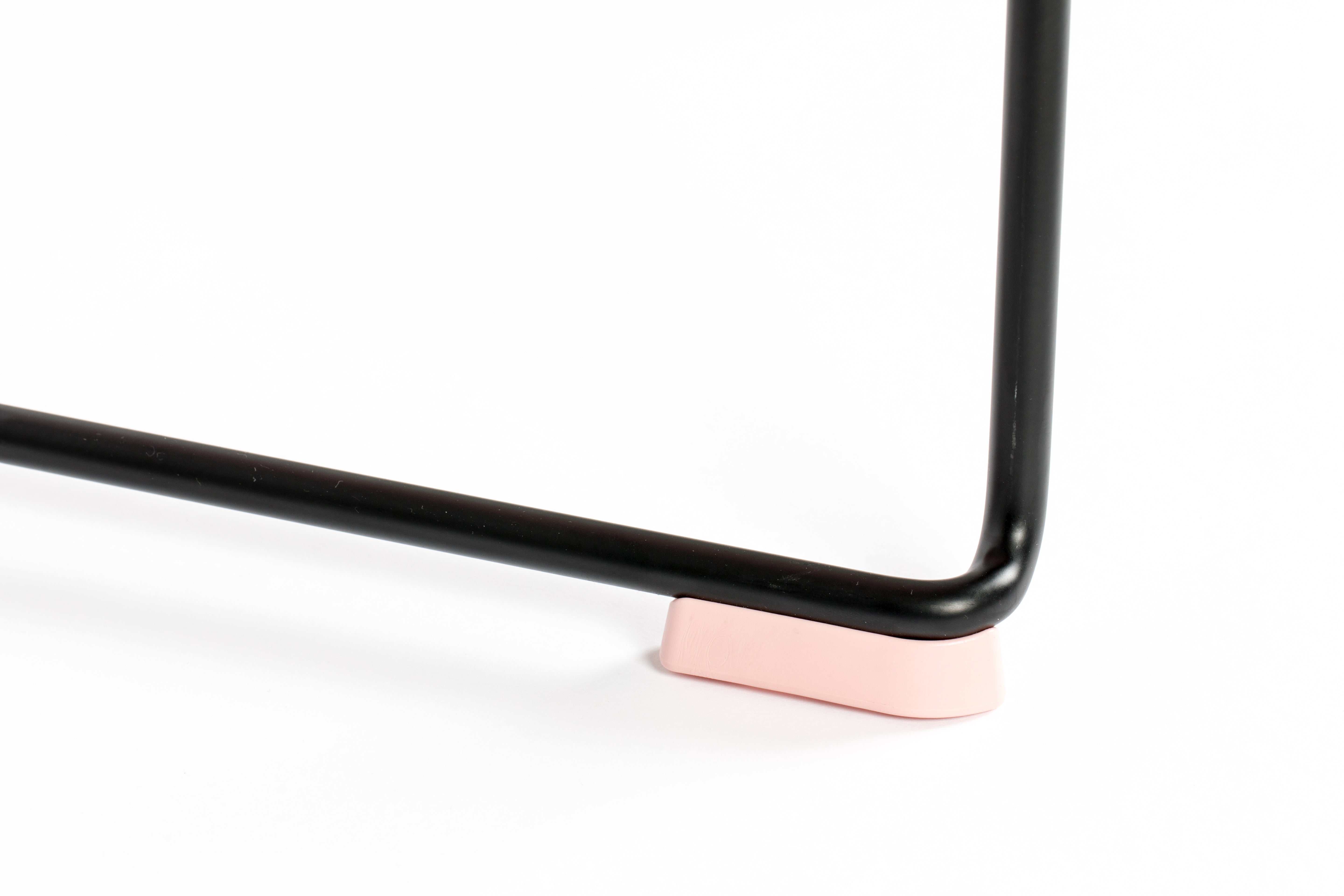 STACKS chair pink with black base