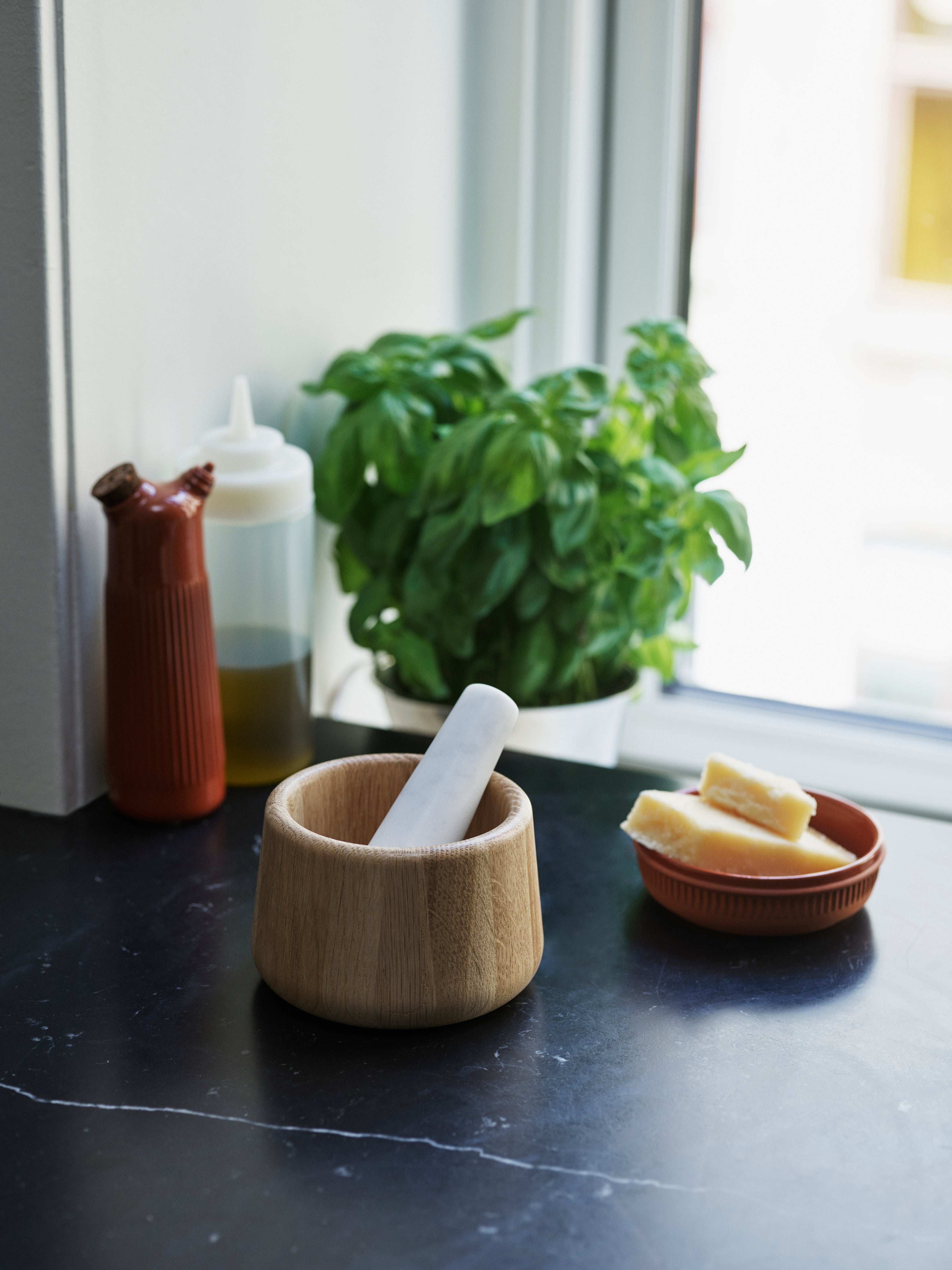 CRAFT Oak Wood Mortar with White Marble
