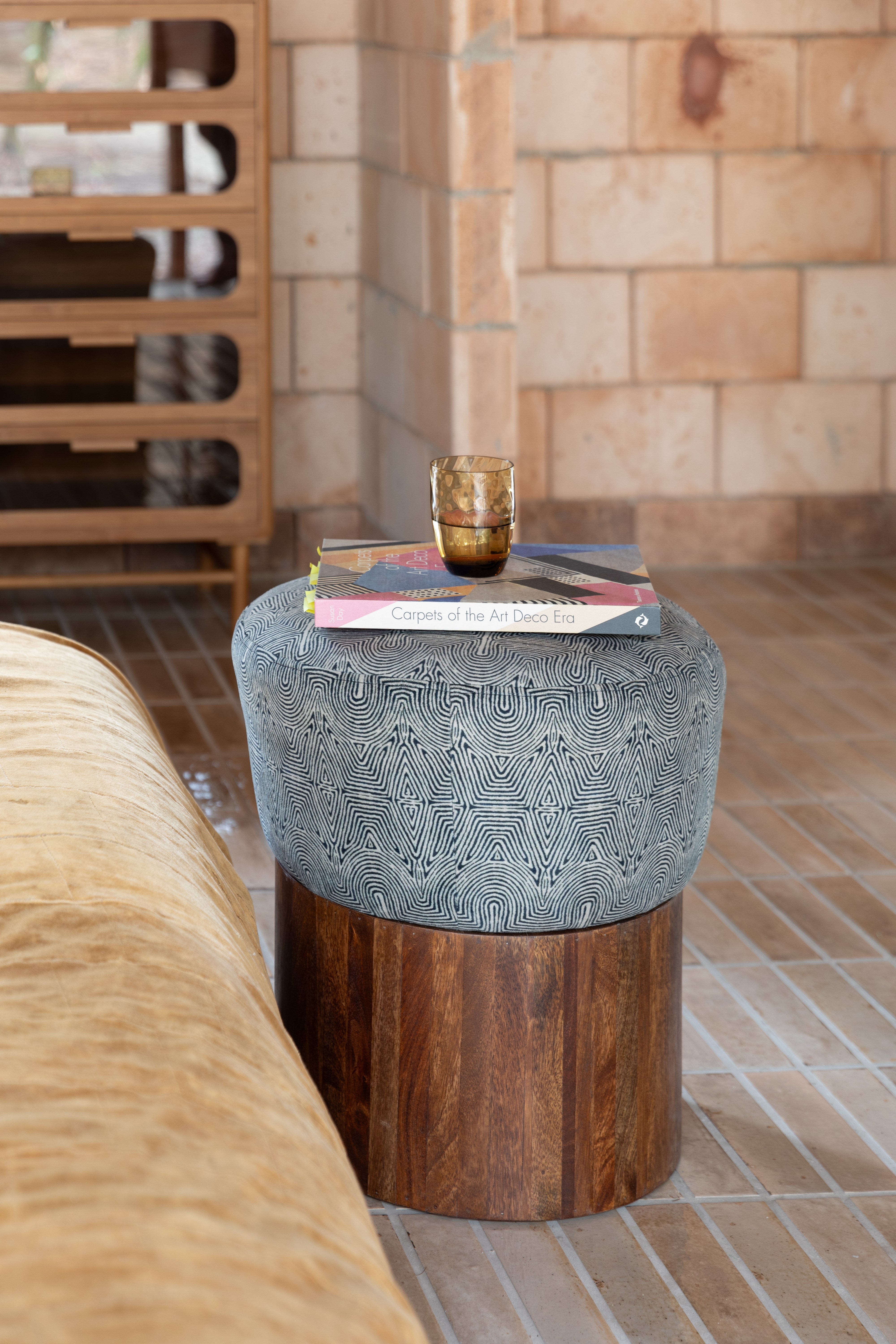 FRAGMENT stool made of mango wood with a black pattern