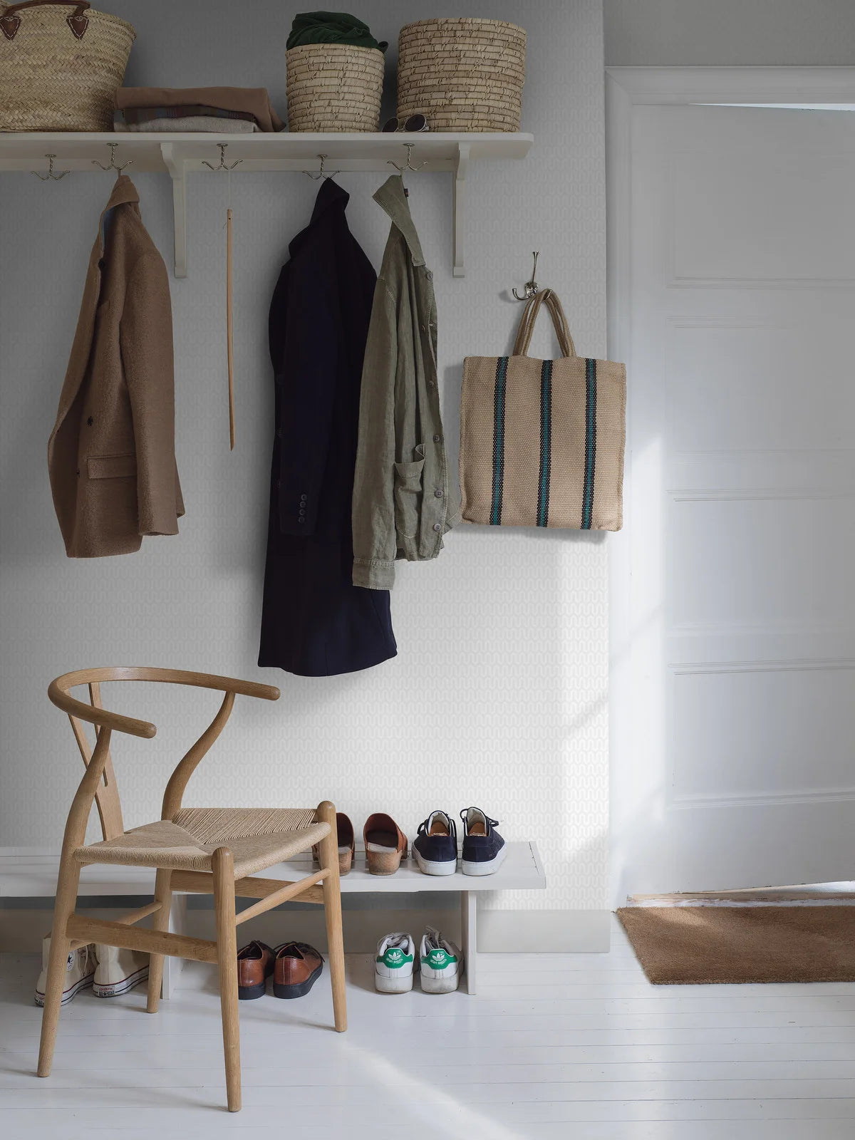 Non-woven paper wallpaper with geometric pattern YPSILON broken white