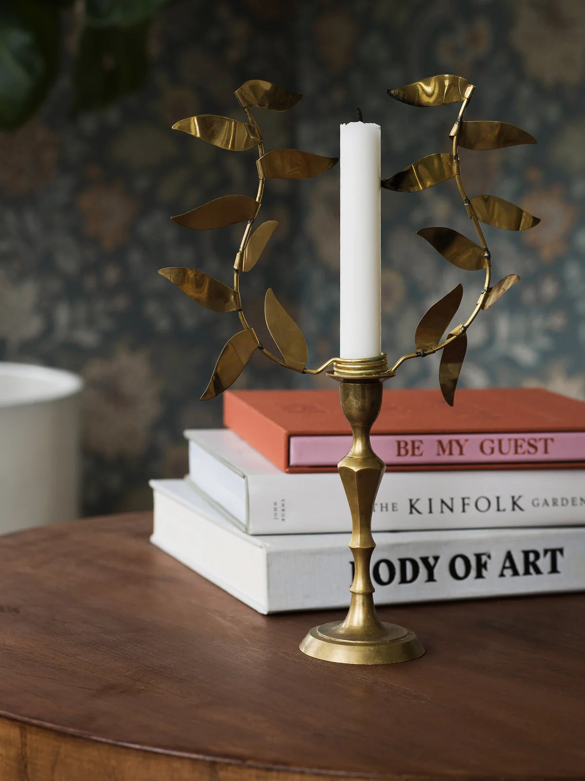 Non-woven paper wallpaper with a floral pattern ALICIA blue with green