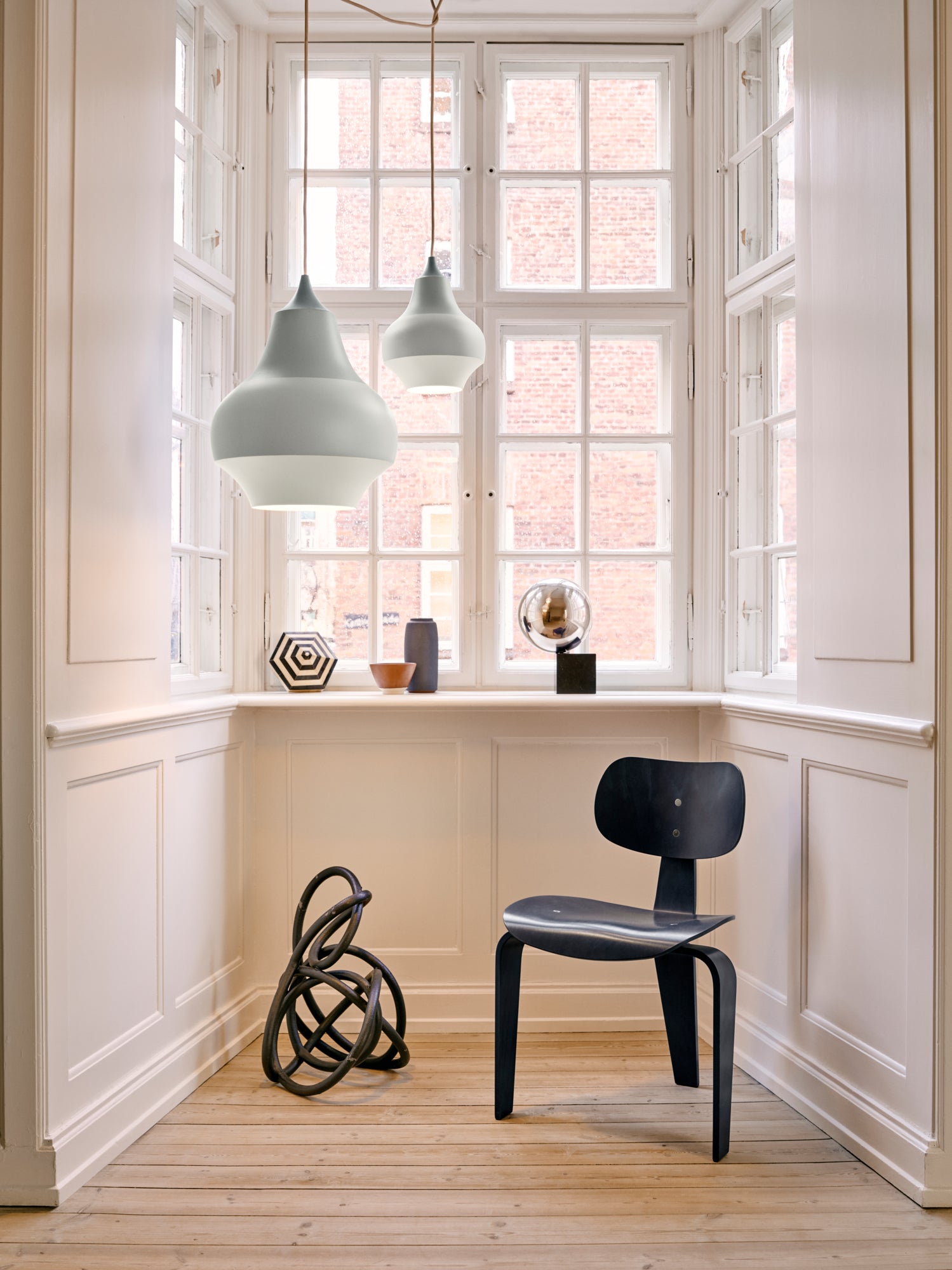 Pendant lamp CIRQUE white with gray tip