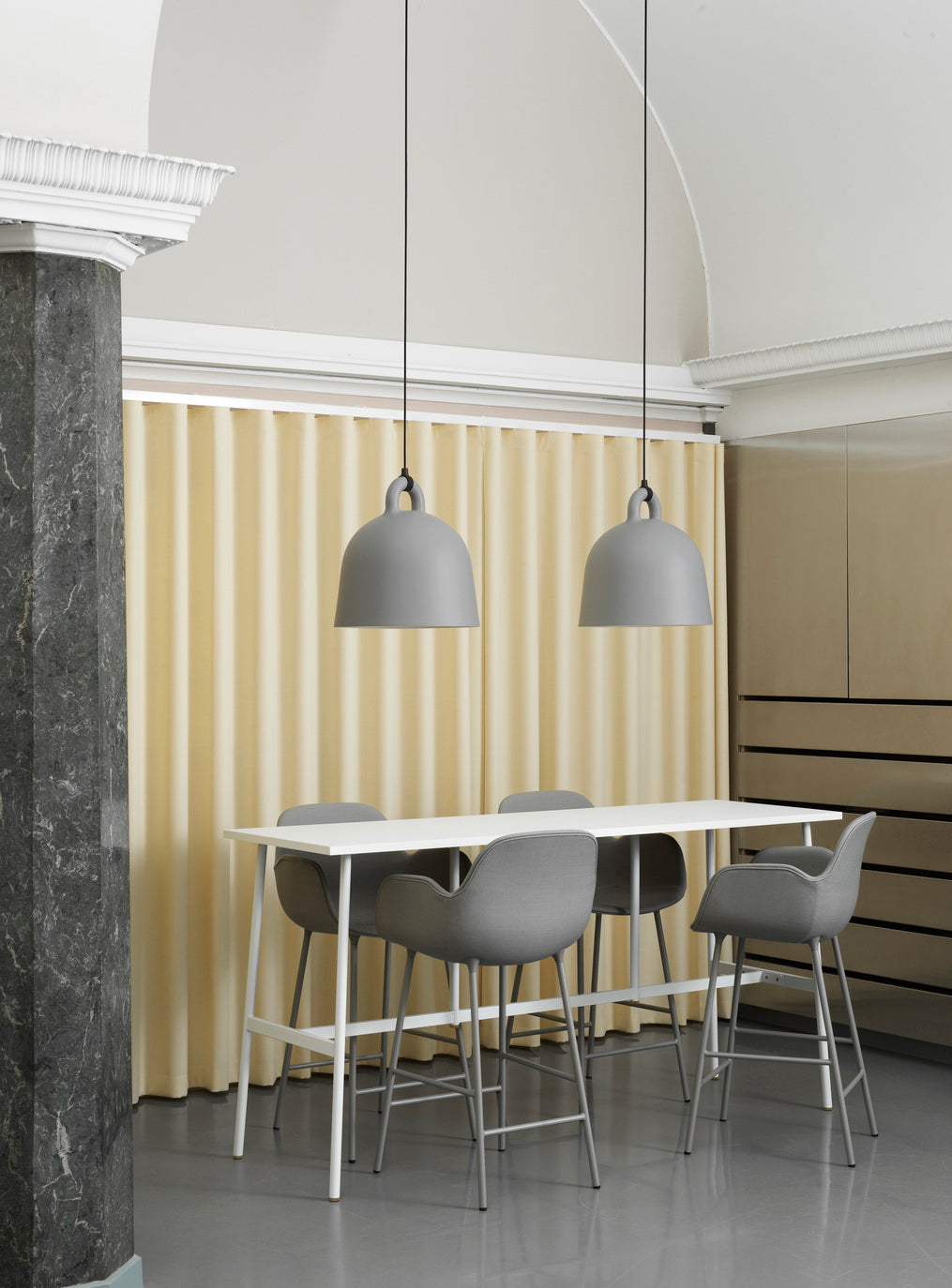 Bar chair upholstered with armrests of forms with a cream base