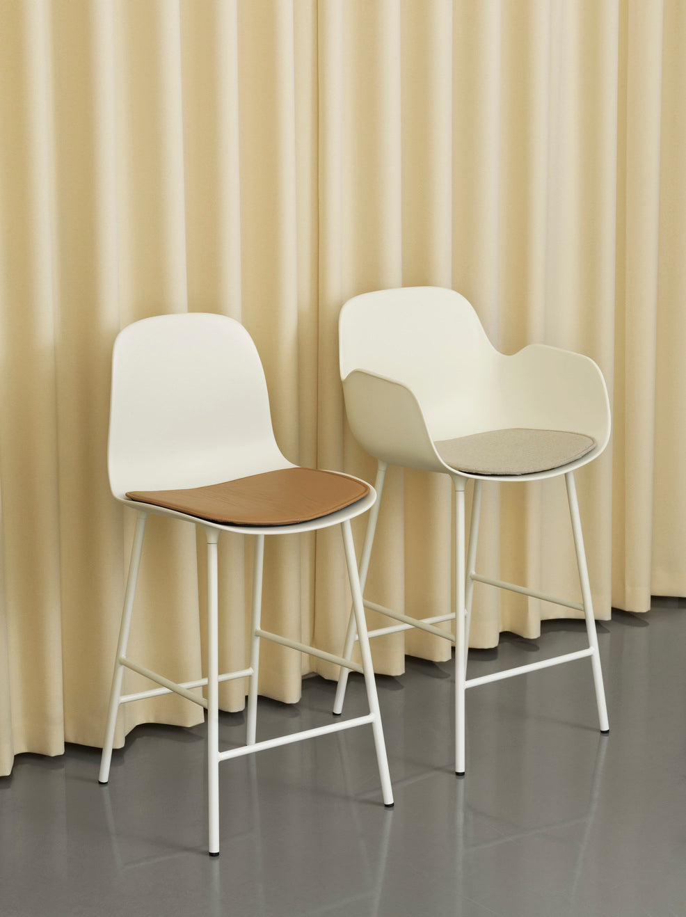 Black bar chair