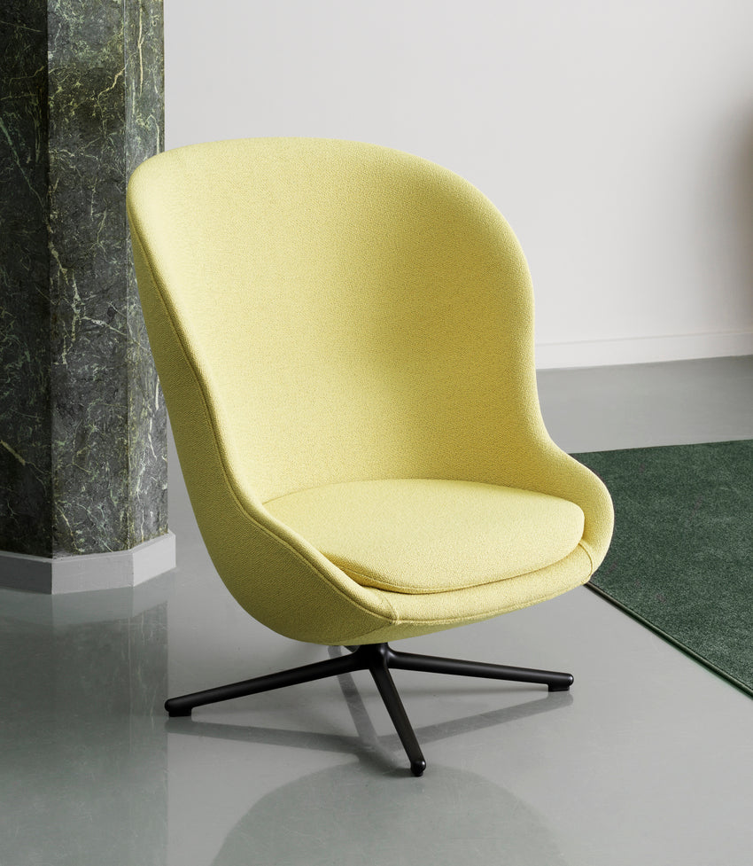 HYG HIGH upholstered armchair with an aluminum base