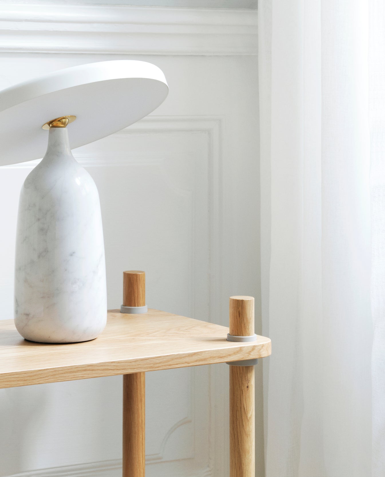 Lampe der weißen Tischlampe Eddy