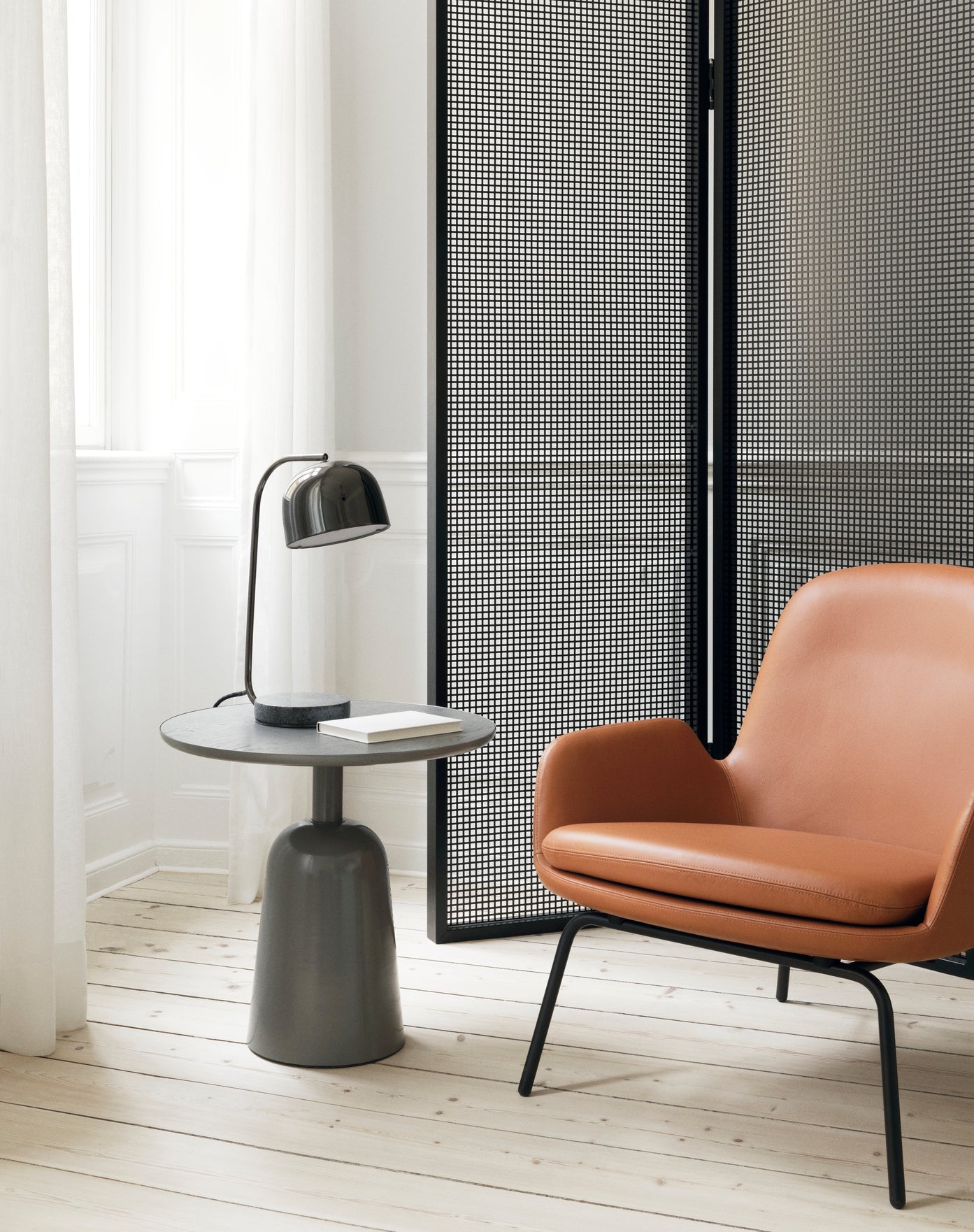 Upholstered armchair era low black base