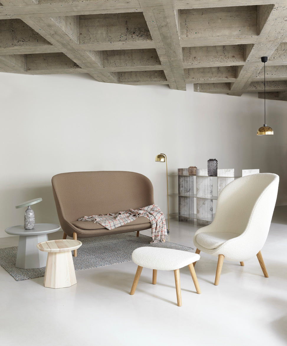 Hyg Upholstered footrest with an oak base