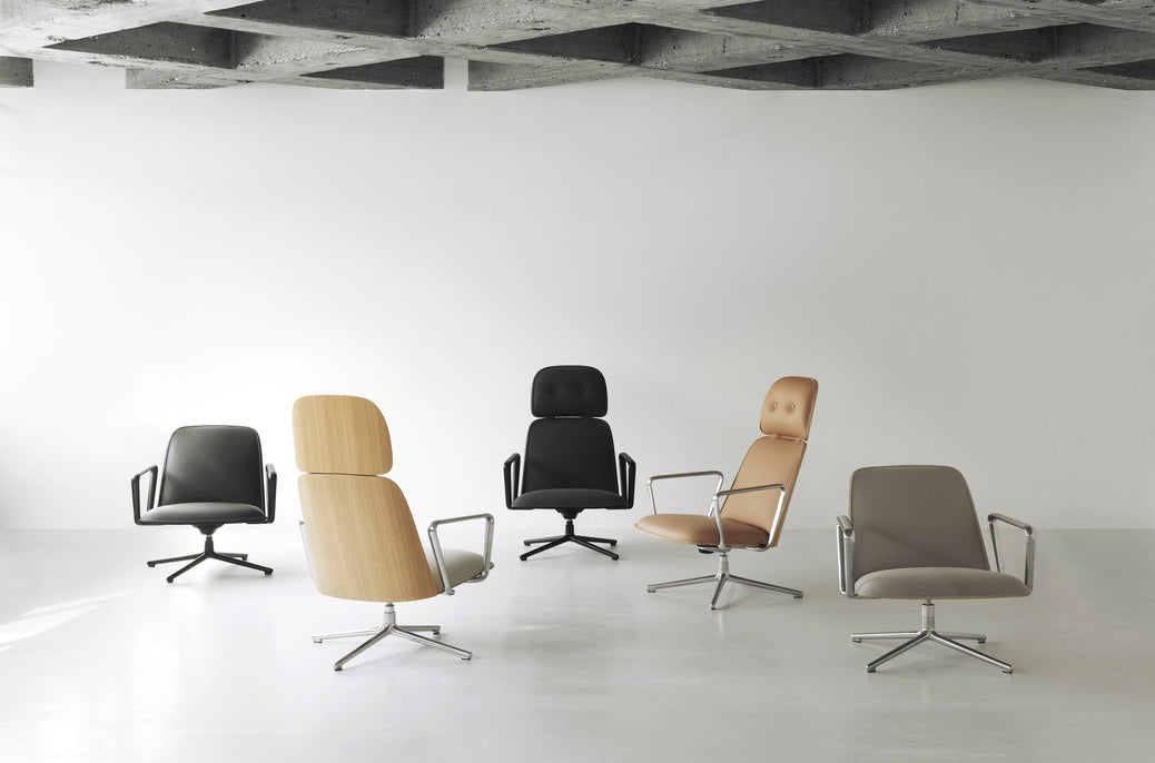 PAD LOW ROTAL Armchair Oak Veneer with adjustable black base