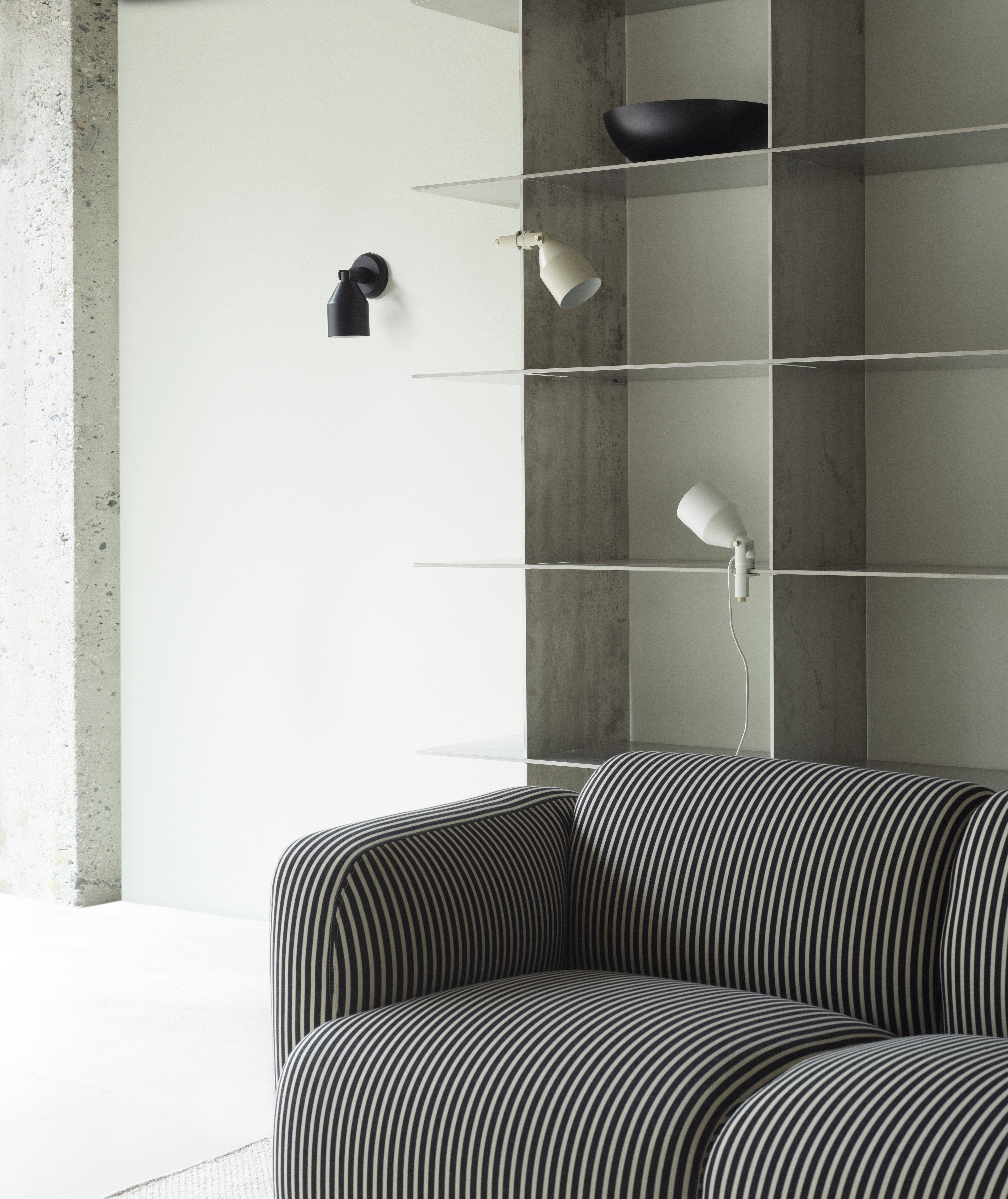 Portable wall lamp KLIP warm gray