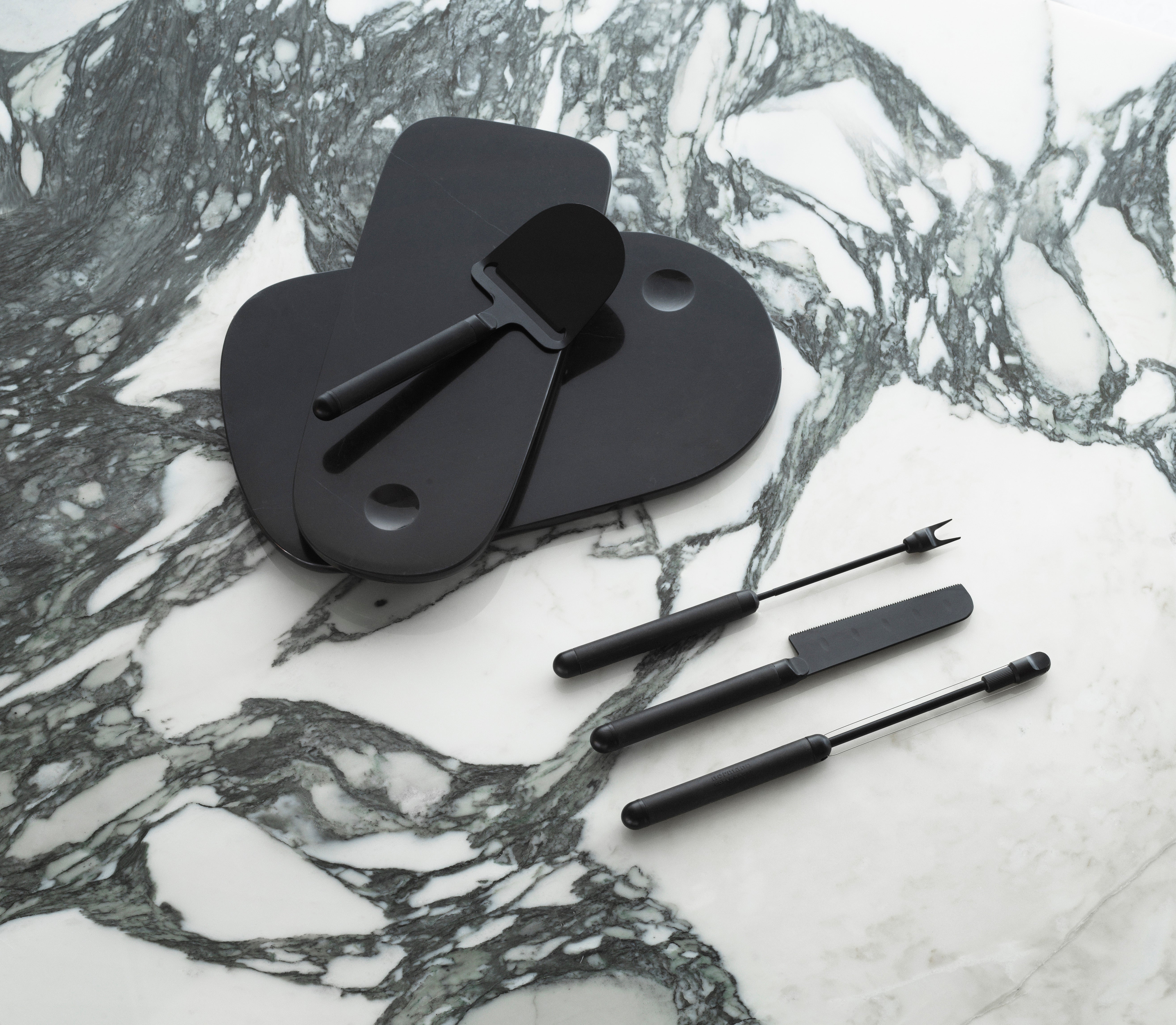 PEBBLE Black Cheese Spatula