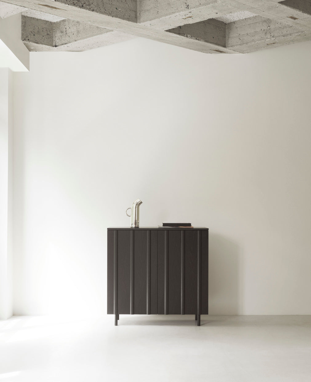 RIB RIB RIB cabinet black oak veneer