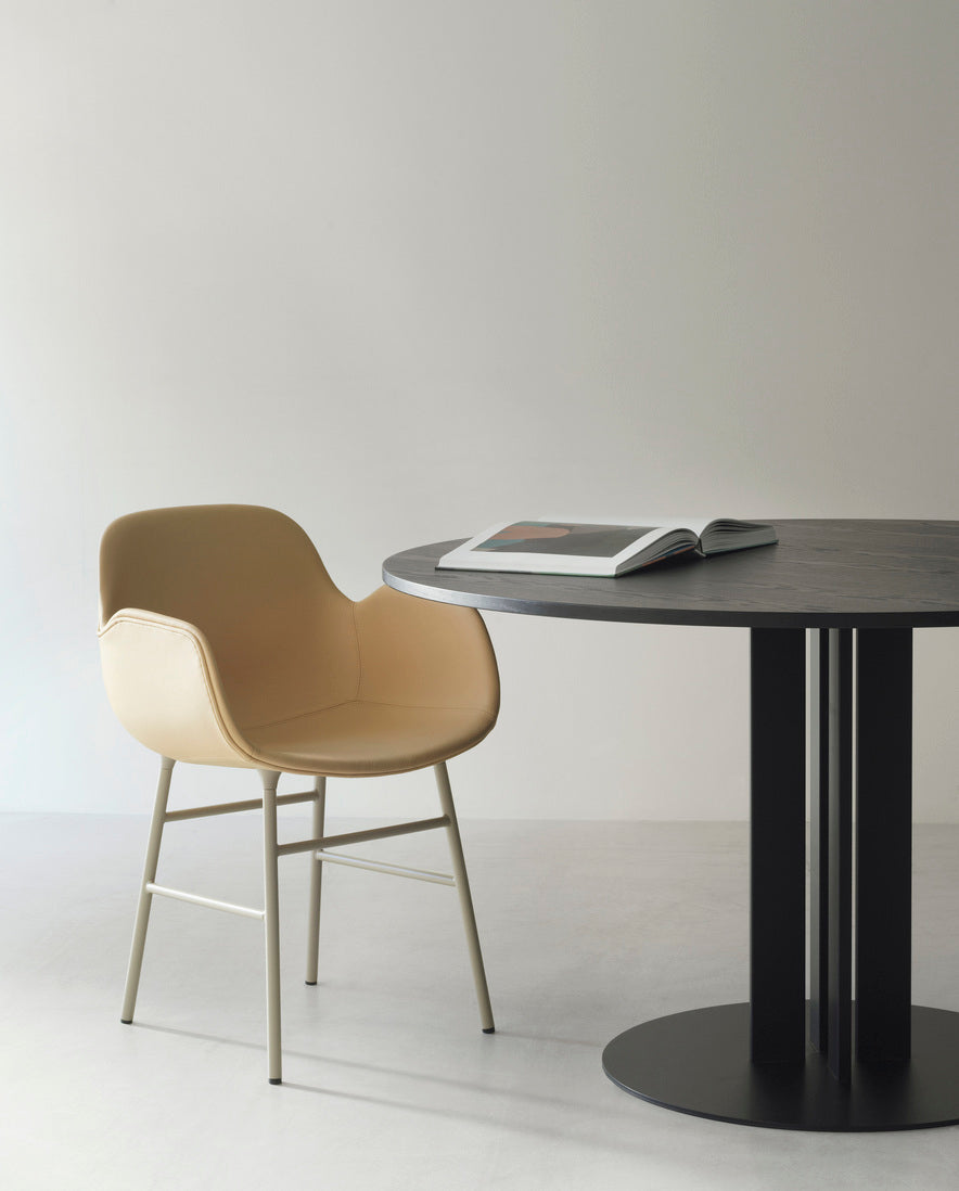 Upholstered chair with armrests of forms with a golden base