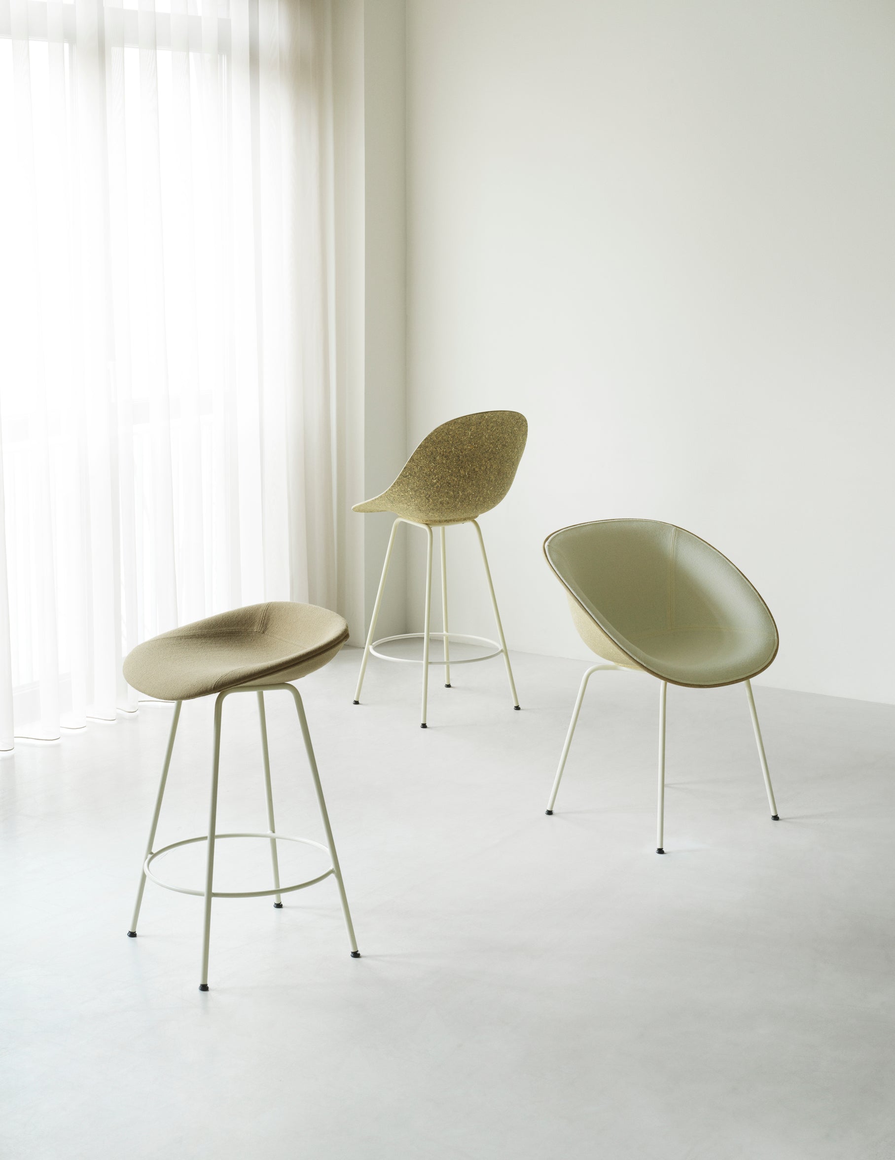 Bar chair Upholstered beige mat with a cream base