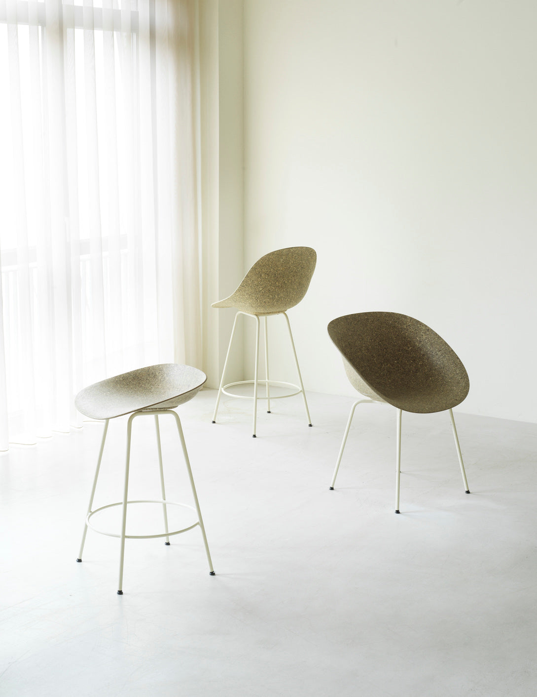Bar chair with backrest of green mat with a cream base