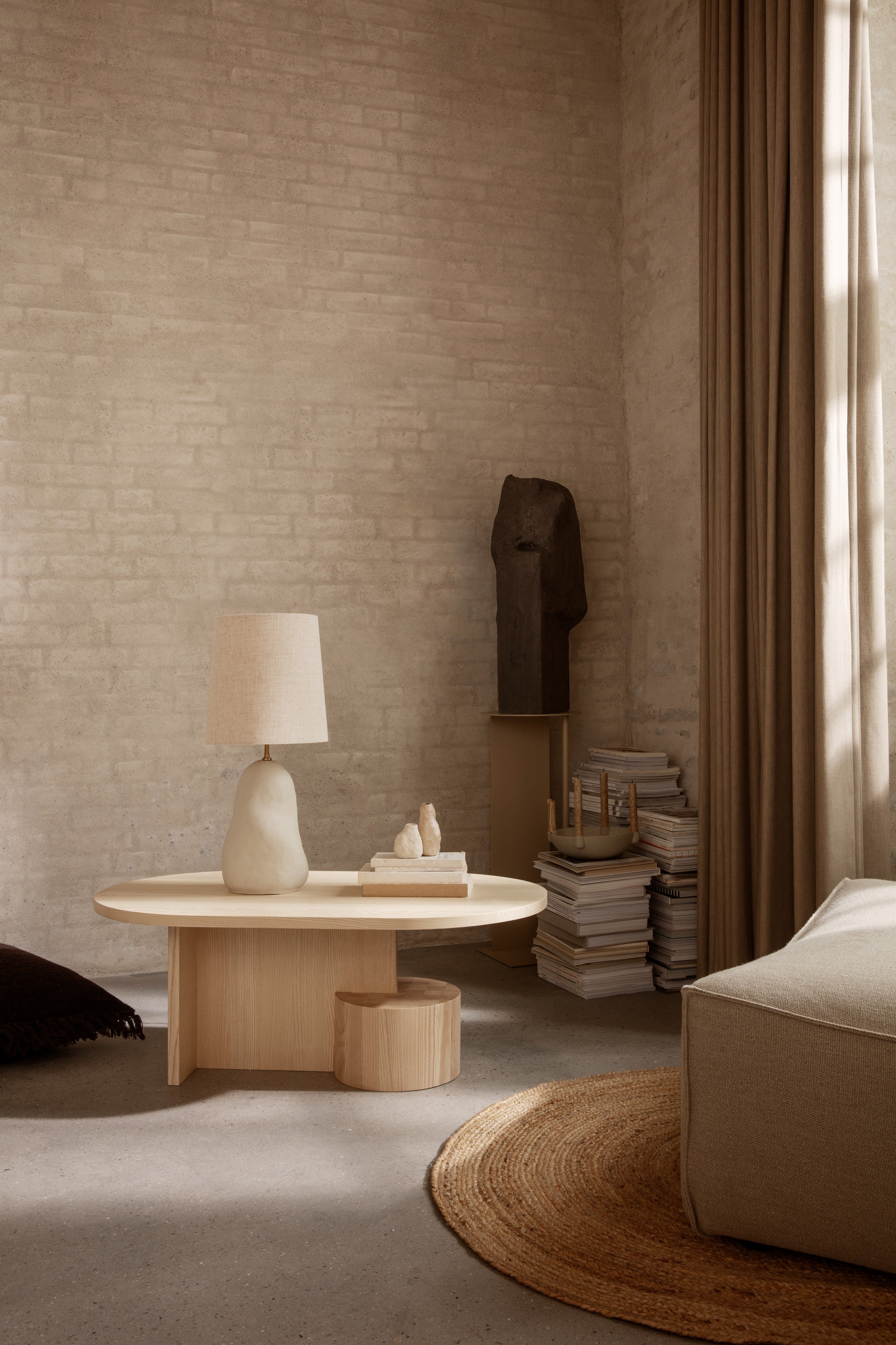 HEBE table lamp base in broken white
