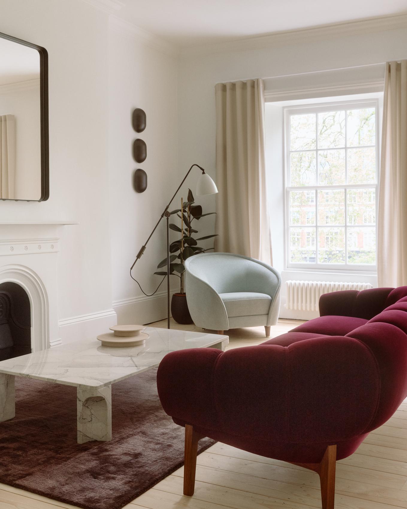 HOWARD black wall lamp