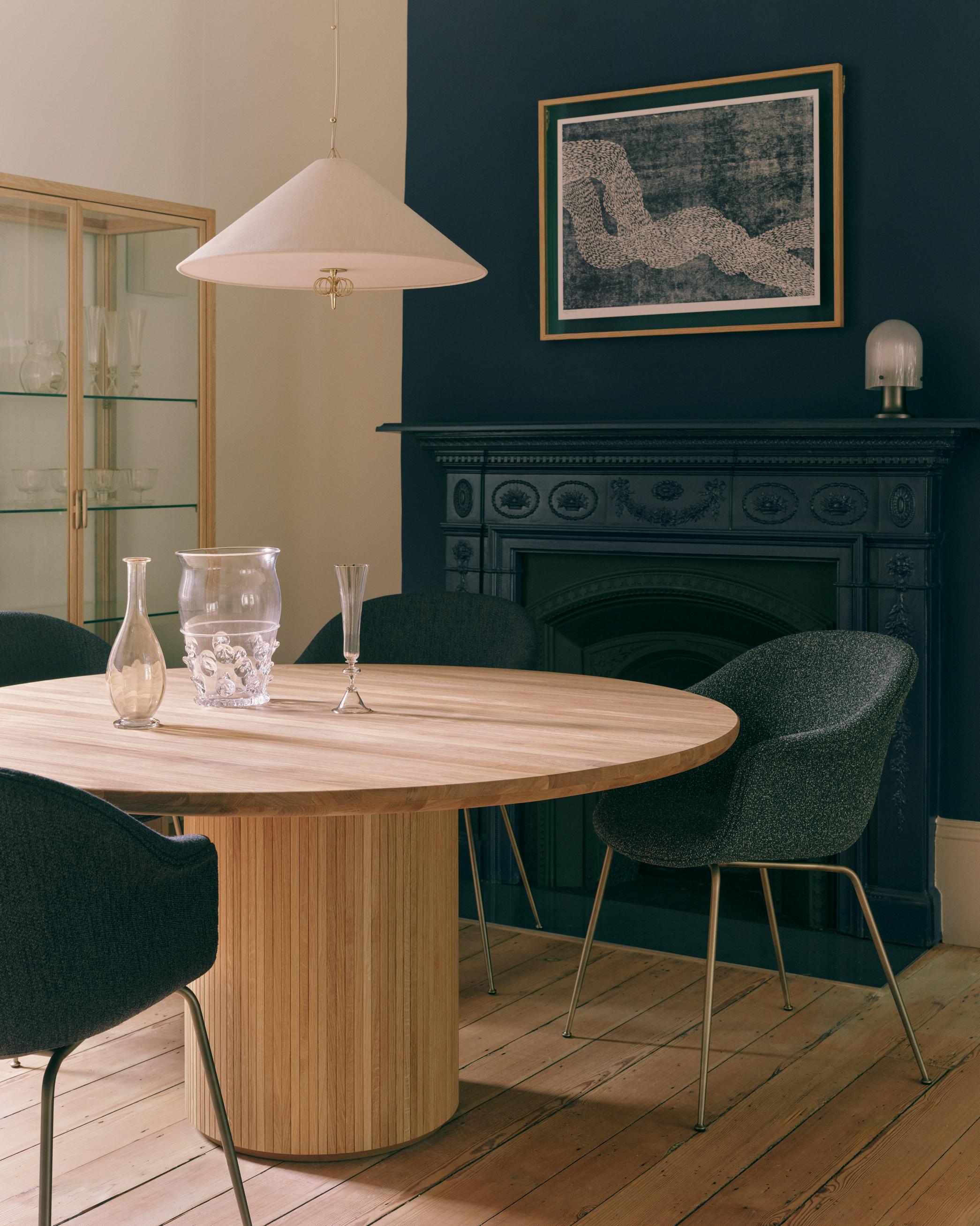 Round table MOON black oak veneer