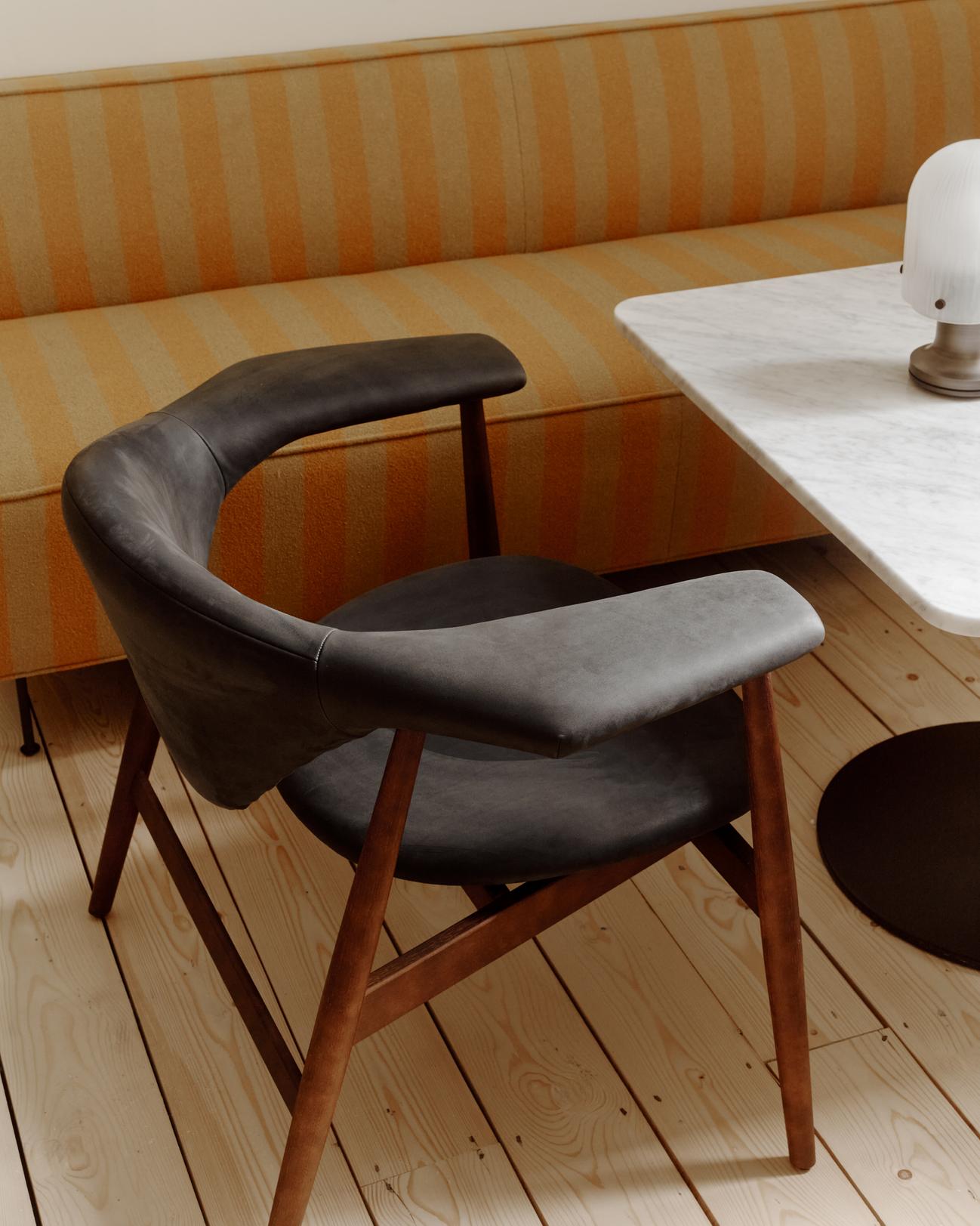 MASCULO upholstered armchair with walnut base