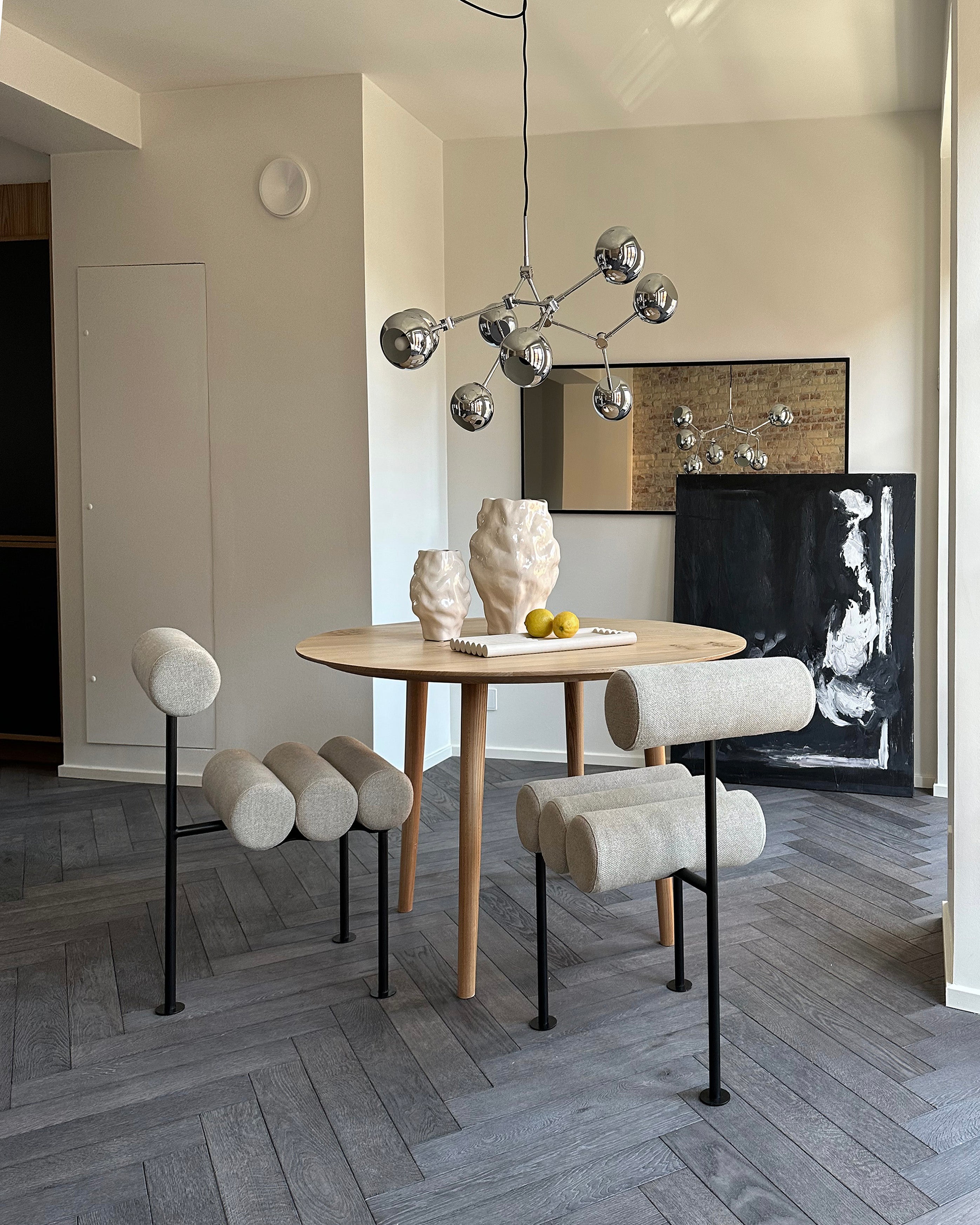 HIRO chair beige with black base