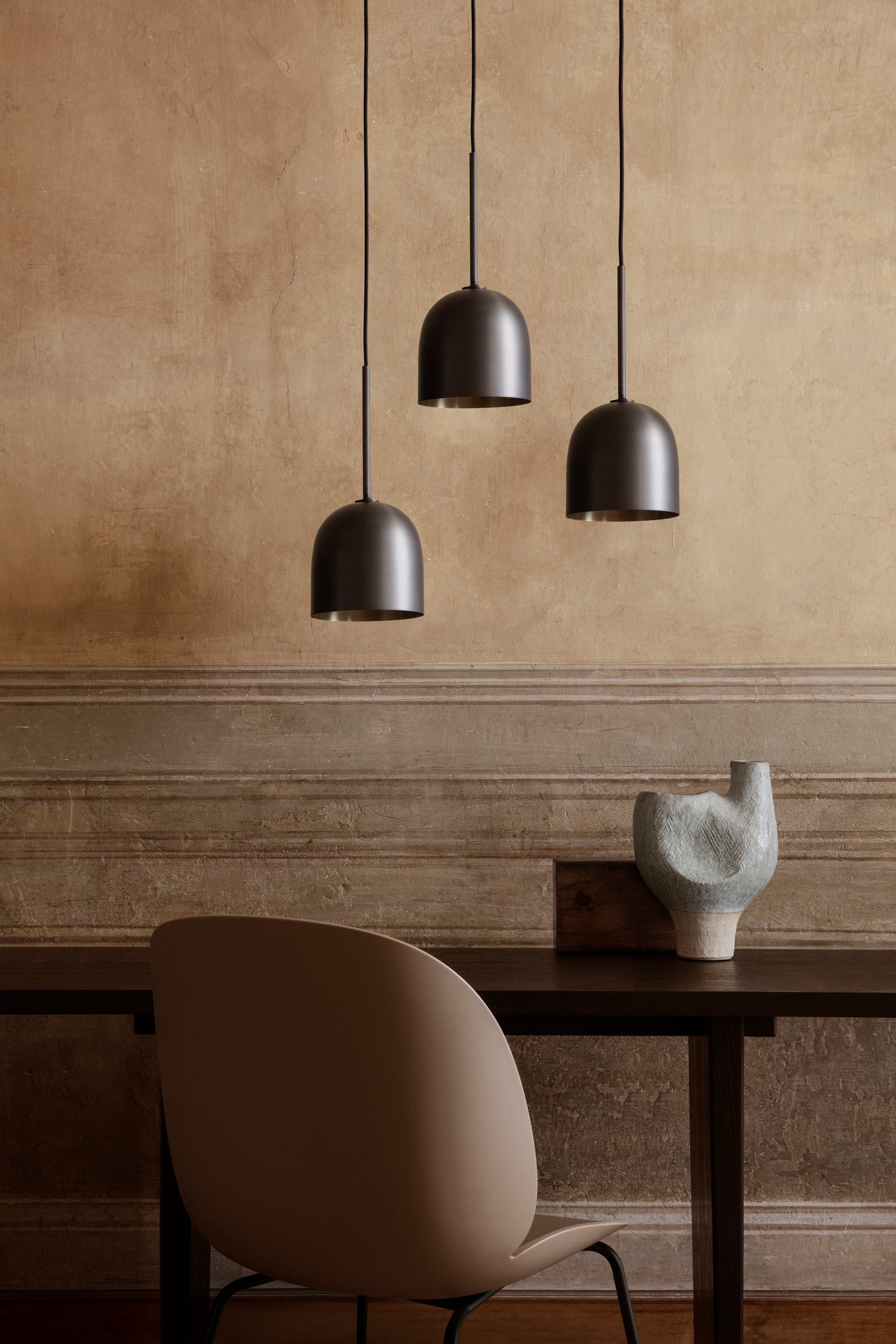 HOWARD black pendant lamp
