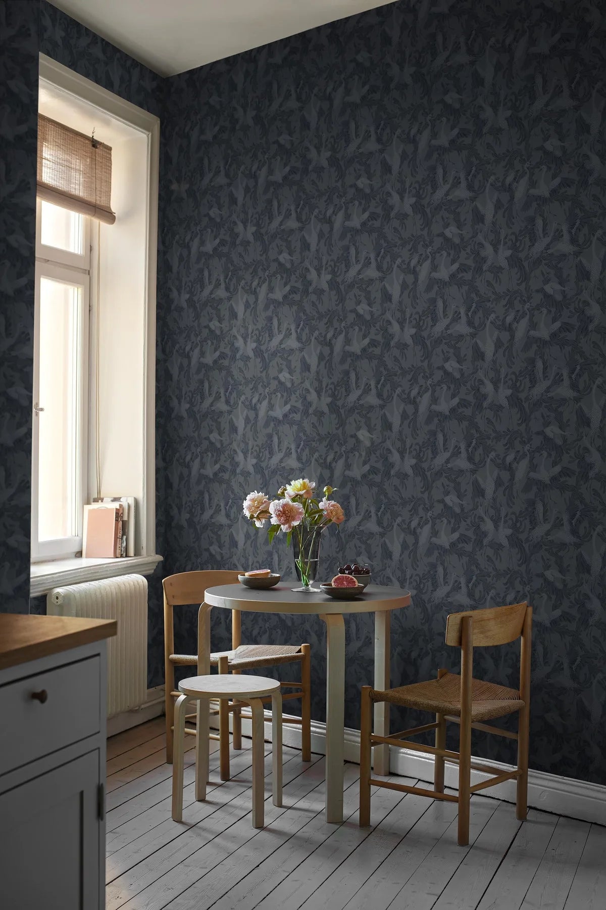 DANCING CRANE Blue Animal Motif Bird Wallpaper