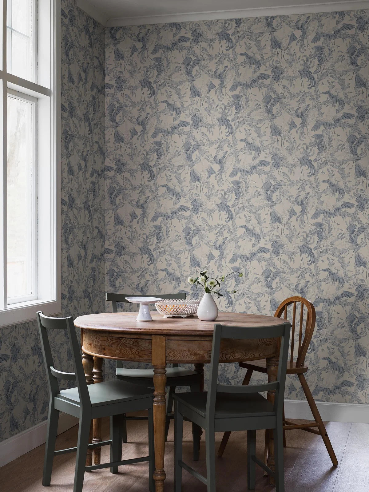 DANCING CRANE Cream Wallpaper with Bird Animal Motif in Blue