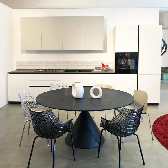 Meridiana white chair with a black base