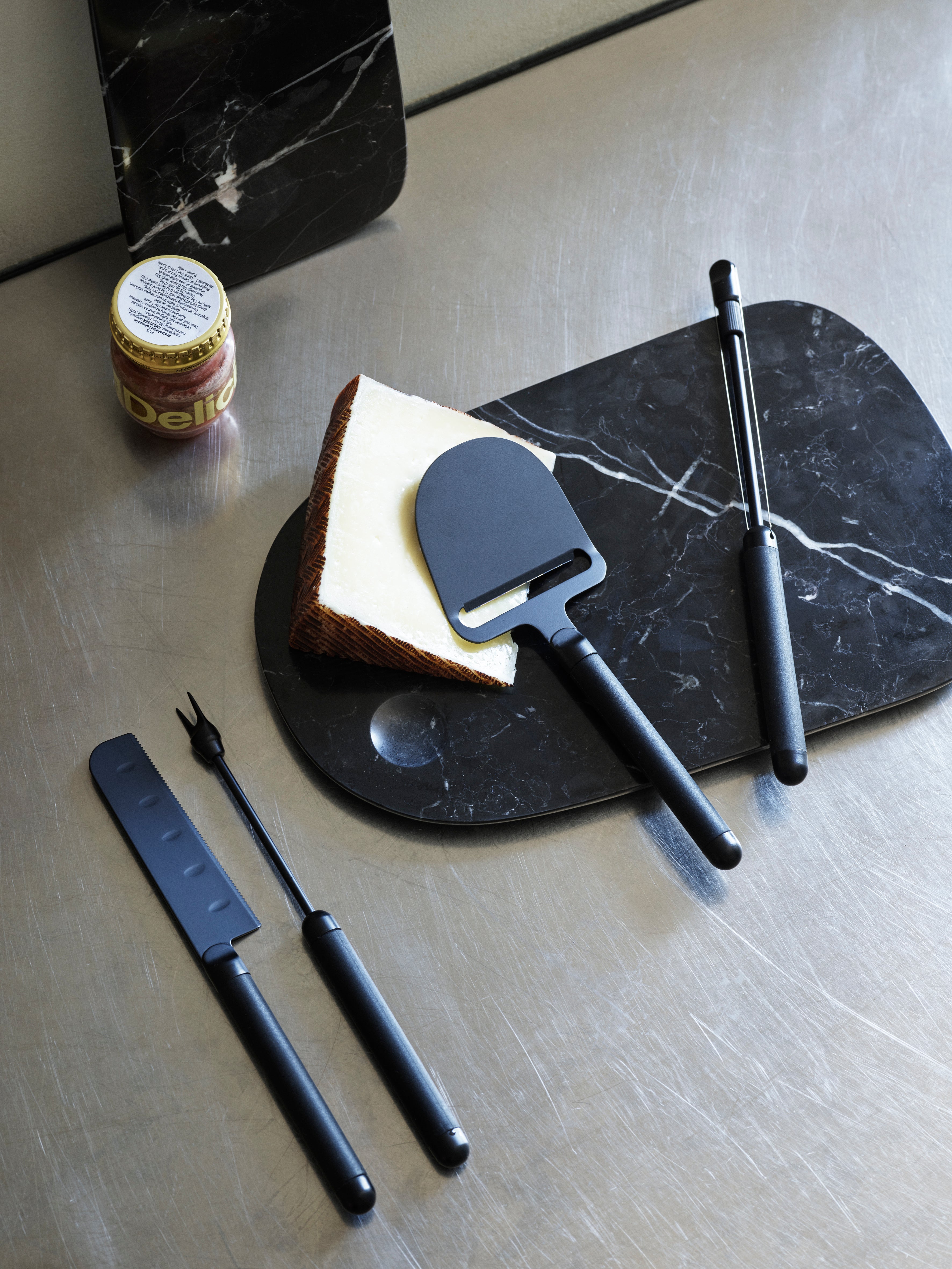 PEBBLE black cheese knife