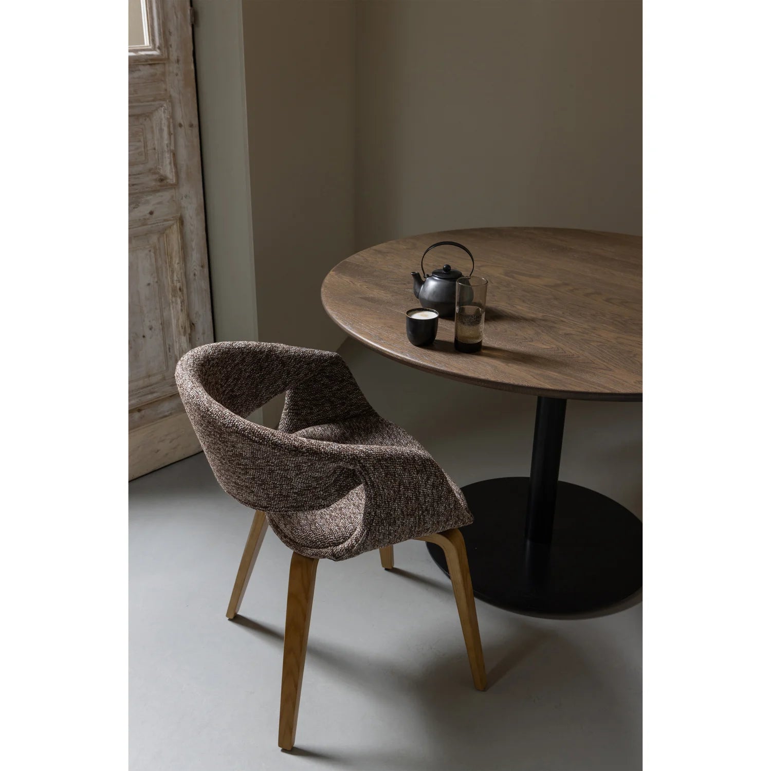YOSSI Armchair in Brown with Light Brown Wooden Base