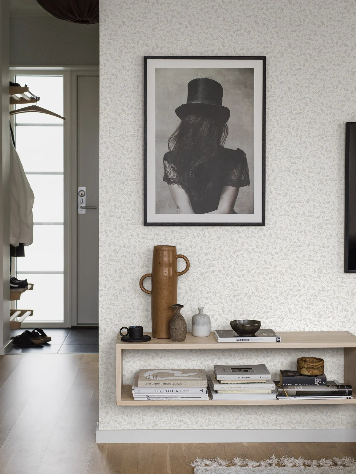 Non-woven paper wallpaper with a botanical pattern OLOF white with beige