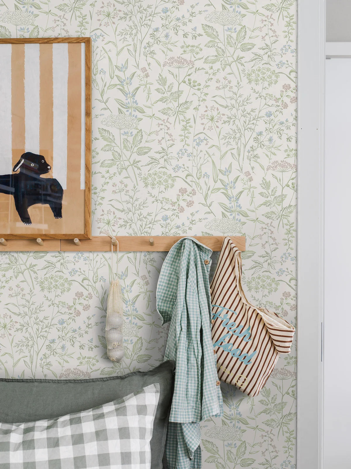 Non-woven paper wallpaper with a plant pattern EMIL cream with light green