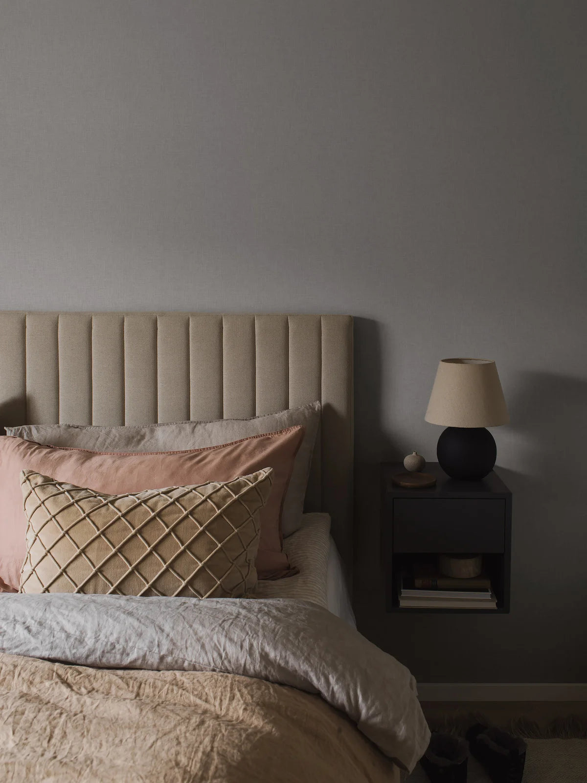 Structural paper non-woven wallpaper VEGA dark gray