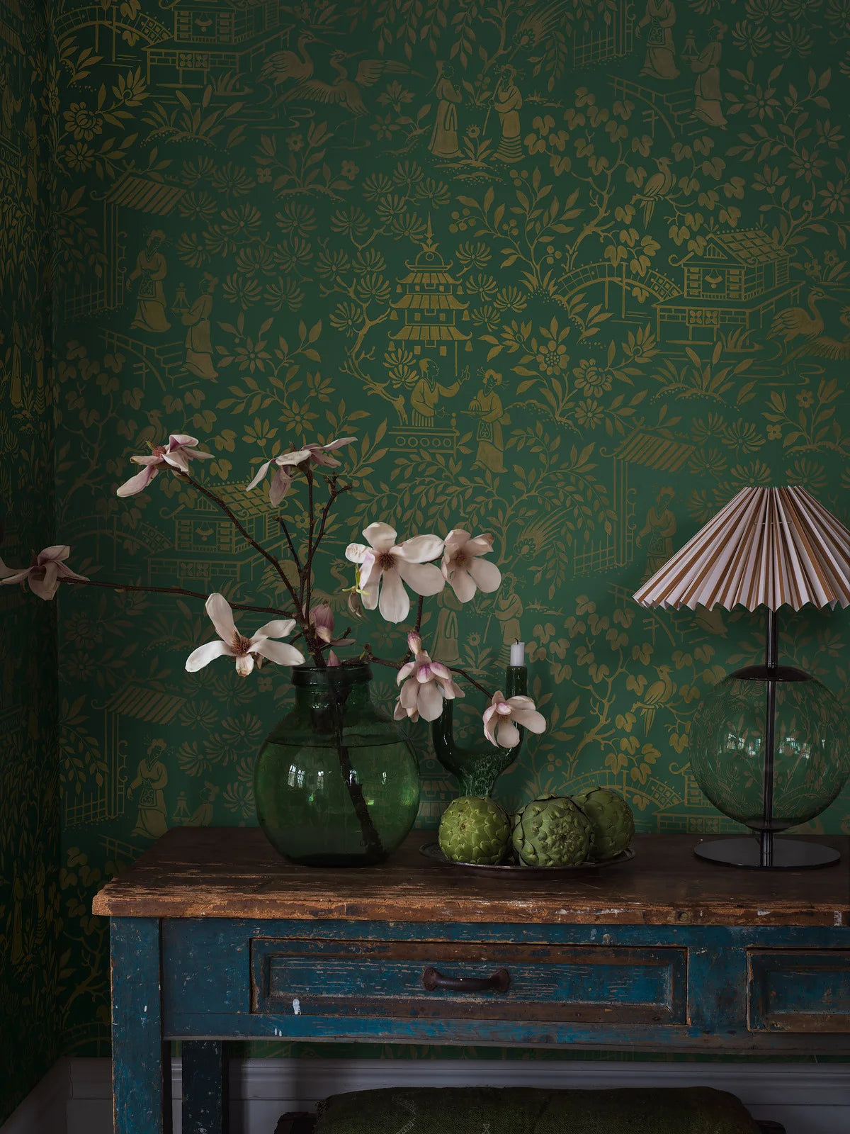 Non-woven paper wallpaper with a botanical pattern ORIENTAL GARDEN green with gold