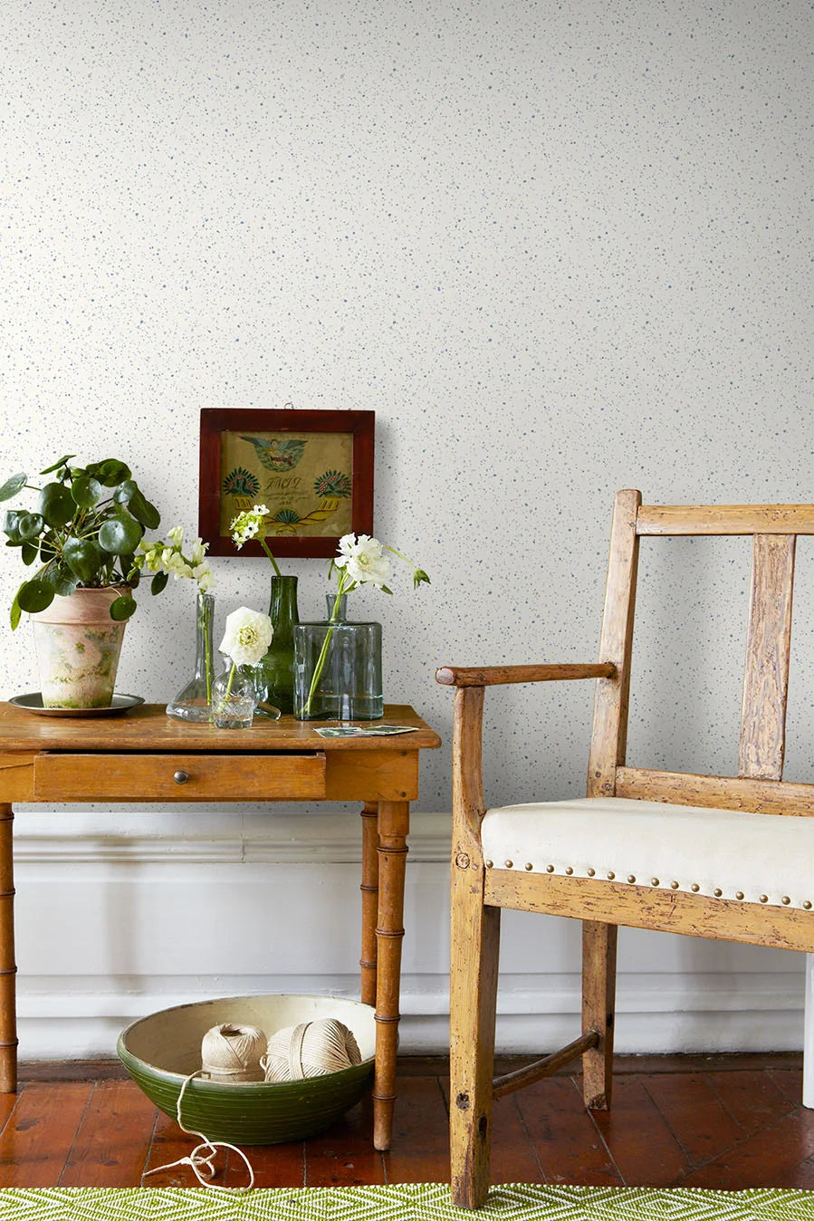 Non-woven paper wallpaper with dots JOHAN warm white