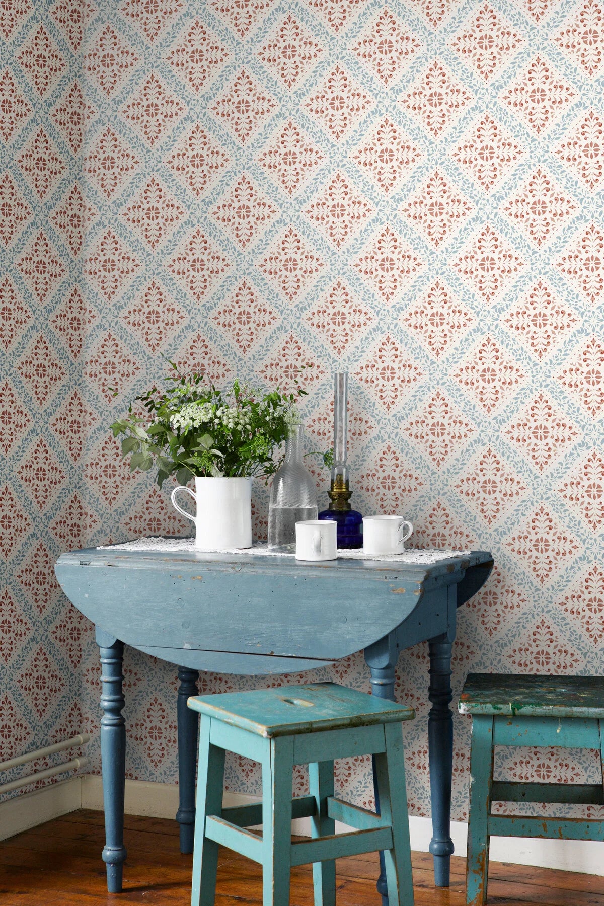 Non-woven paper wallpaper with abstract pattern NYBORG terracotta with blue
