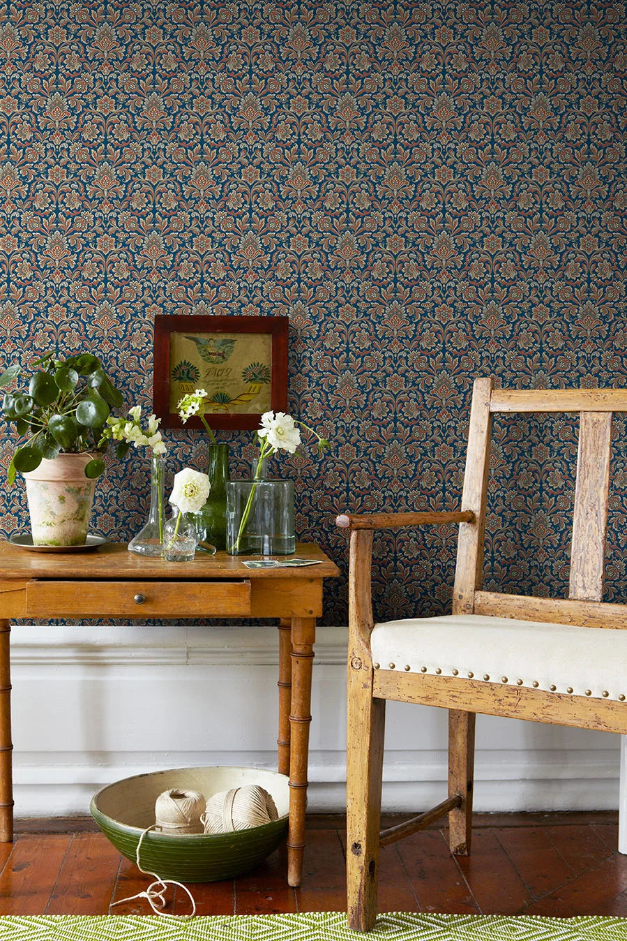 Non-woven paper wallpaper with a floral pattern FOGLAVIK brown with blue