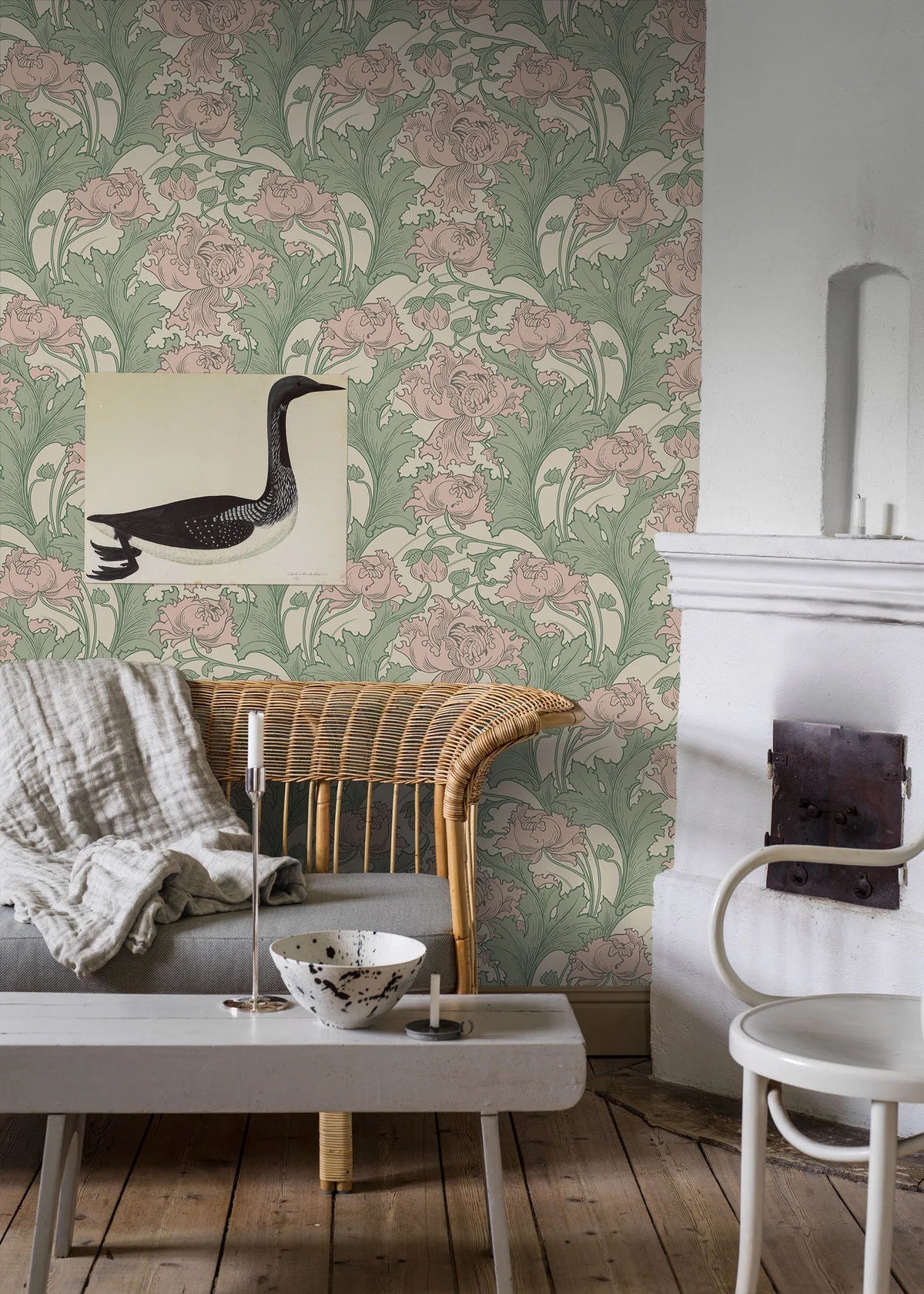 Non-woven paper wallpaper with a floral pattern SIRI in pastel pink with beige and green