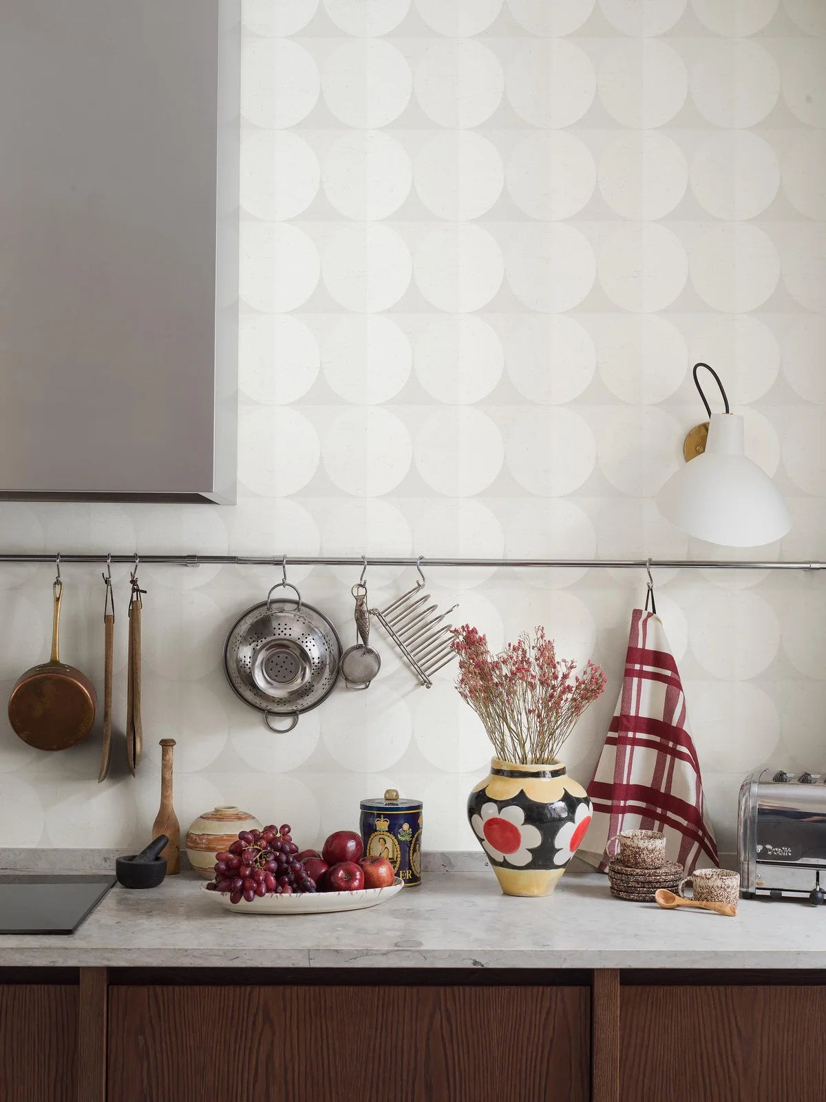 Non-woven paper wallpaper with geometric pattern SAHARA MOON in off-white