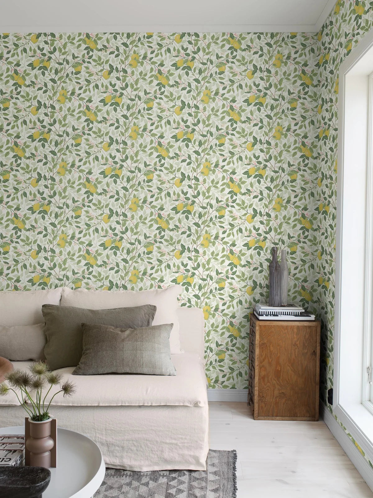 Non-woven paper wallpaper with a plant pattern CITRONTRÄD white with green